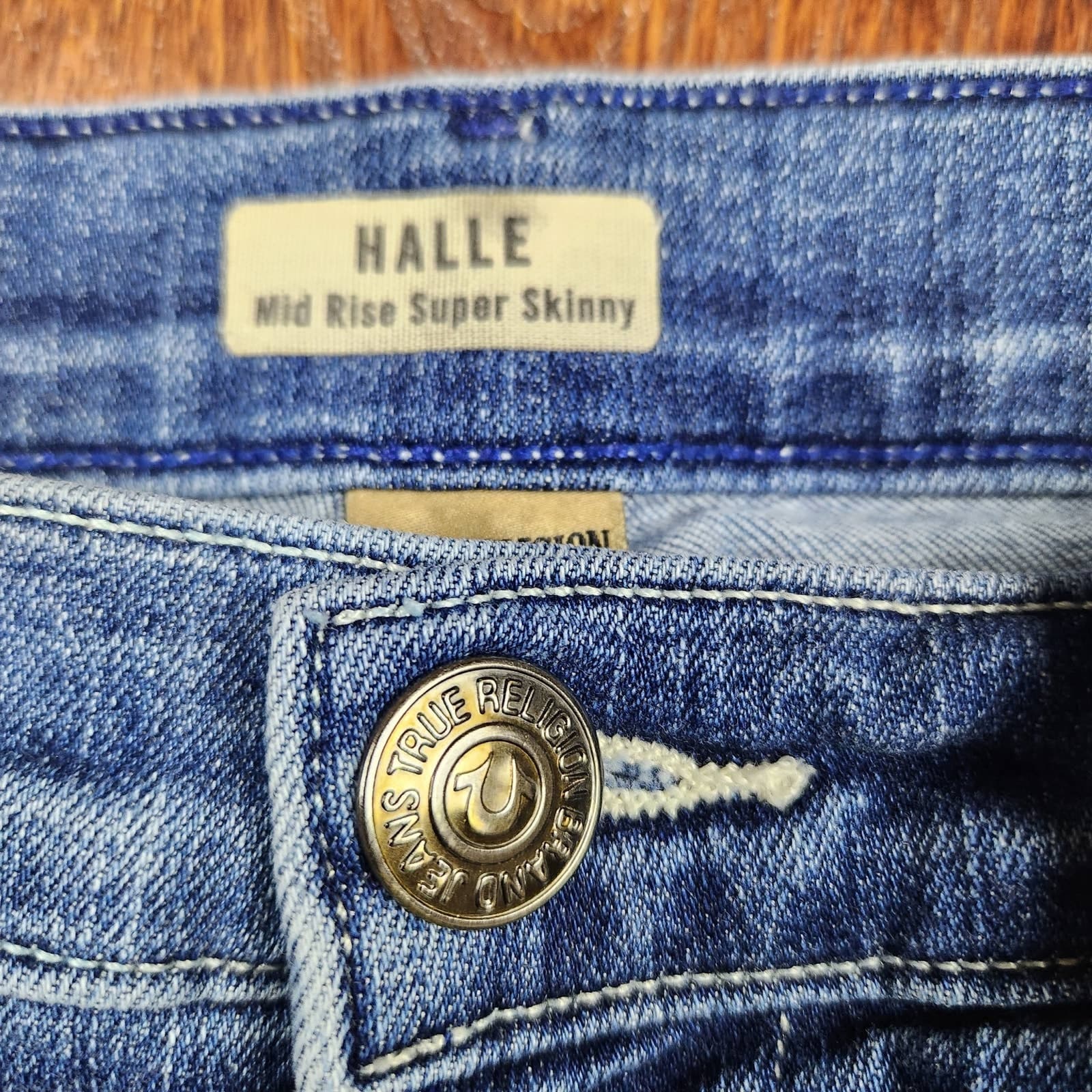 True religion Halle Mid-Rise Super Skinny Shark Bite Hem Distressed, Size 26 - Thumbnail 4