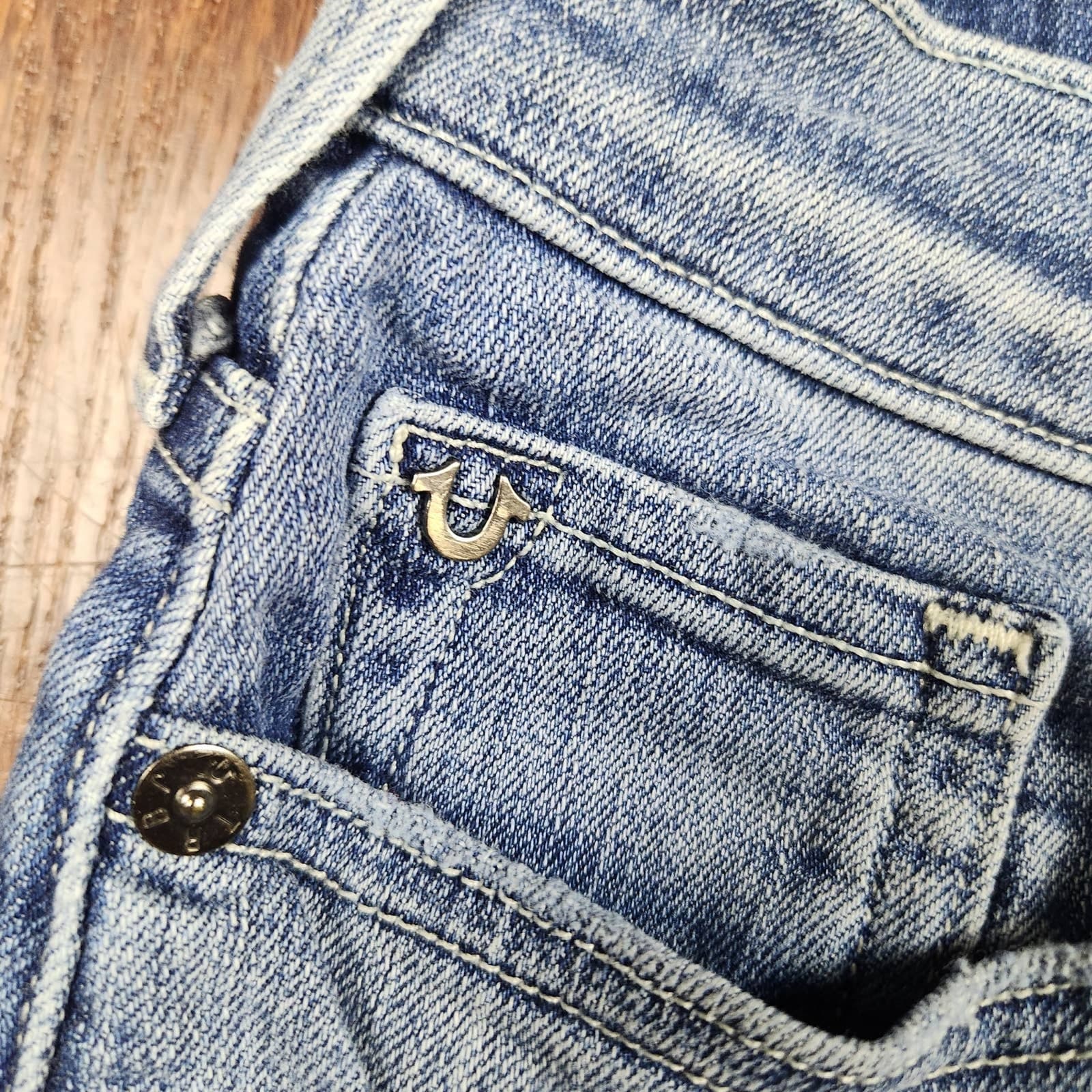 True religion Halle Mid-Rise Super Skinny Shark Bite Hem Distressed, Size 26 - Thumbnail 3