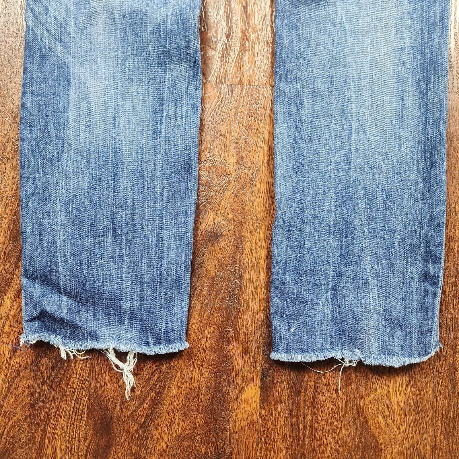 True religion Halle Mid-Rise Super Skinny Shark Bite Hem Distressed, Size 26 - Thumbnail 10