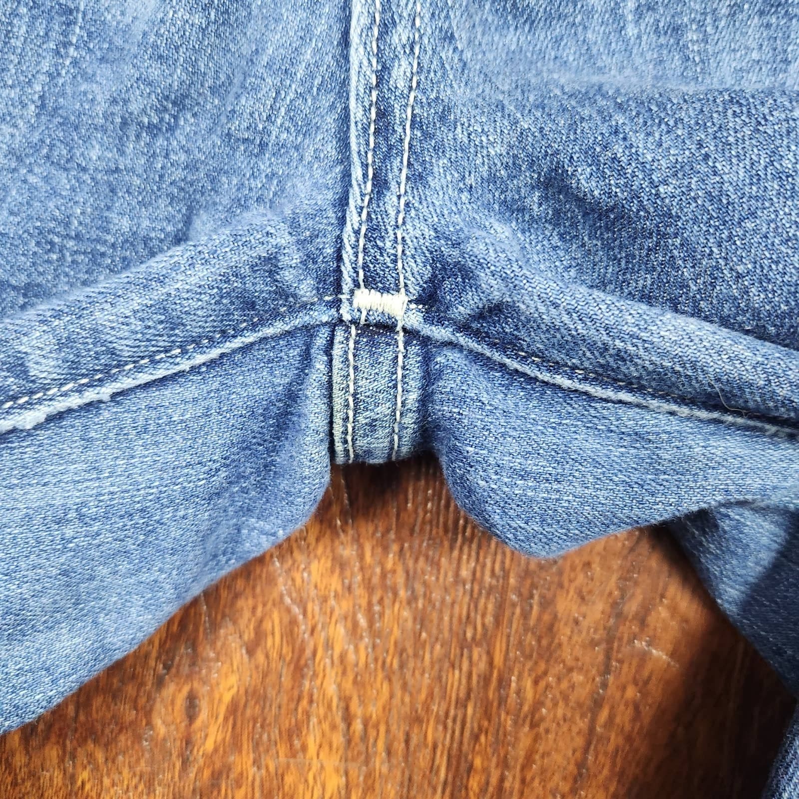 True religion Halle Mid-Rise Super Skinny Shark Bite Hem Distressed, Size 26 - Thumbnail 5