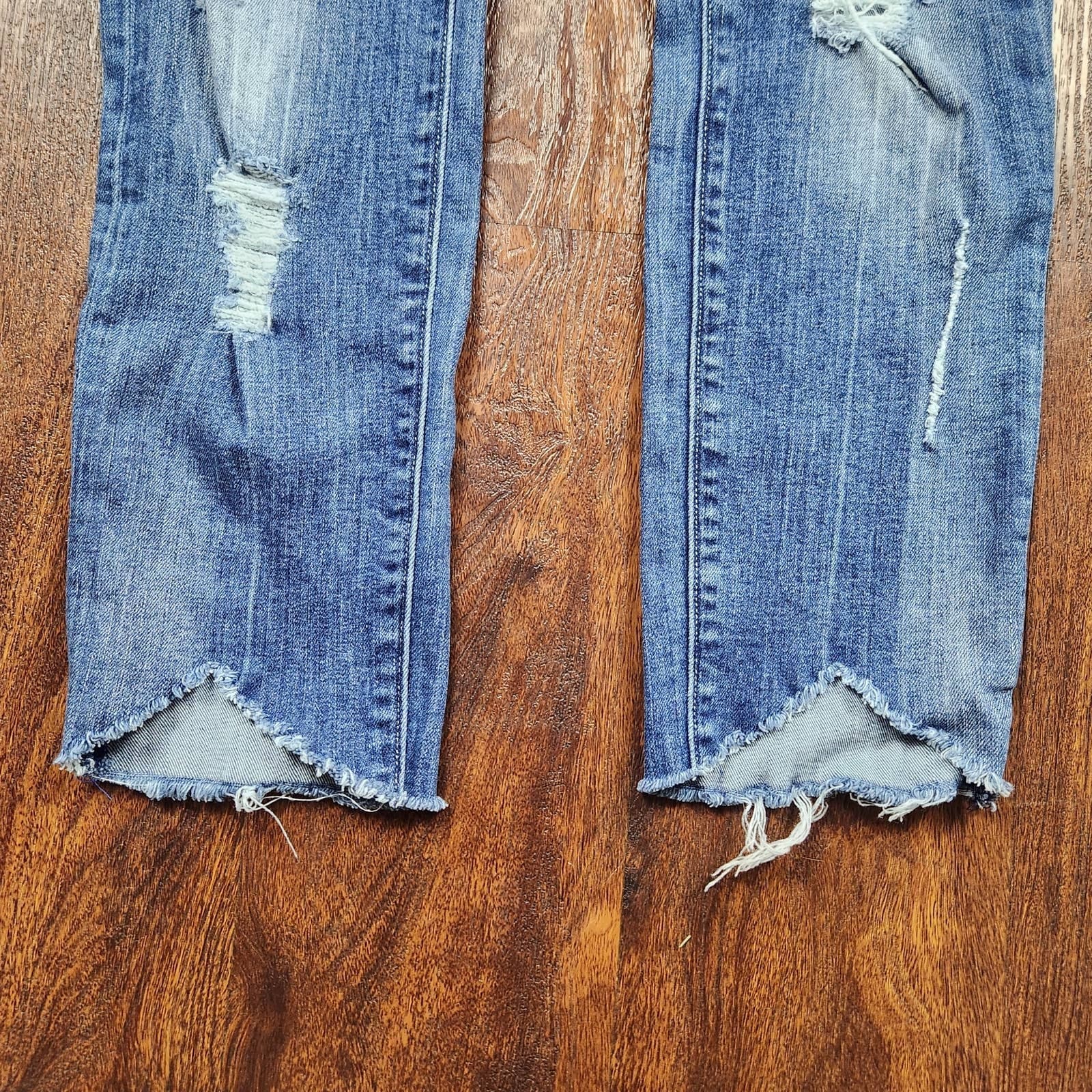 True religion Halle Mid-Rise Super Skinny Shark Bite Hem Distressed, Size 26 - Thumbnail 6