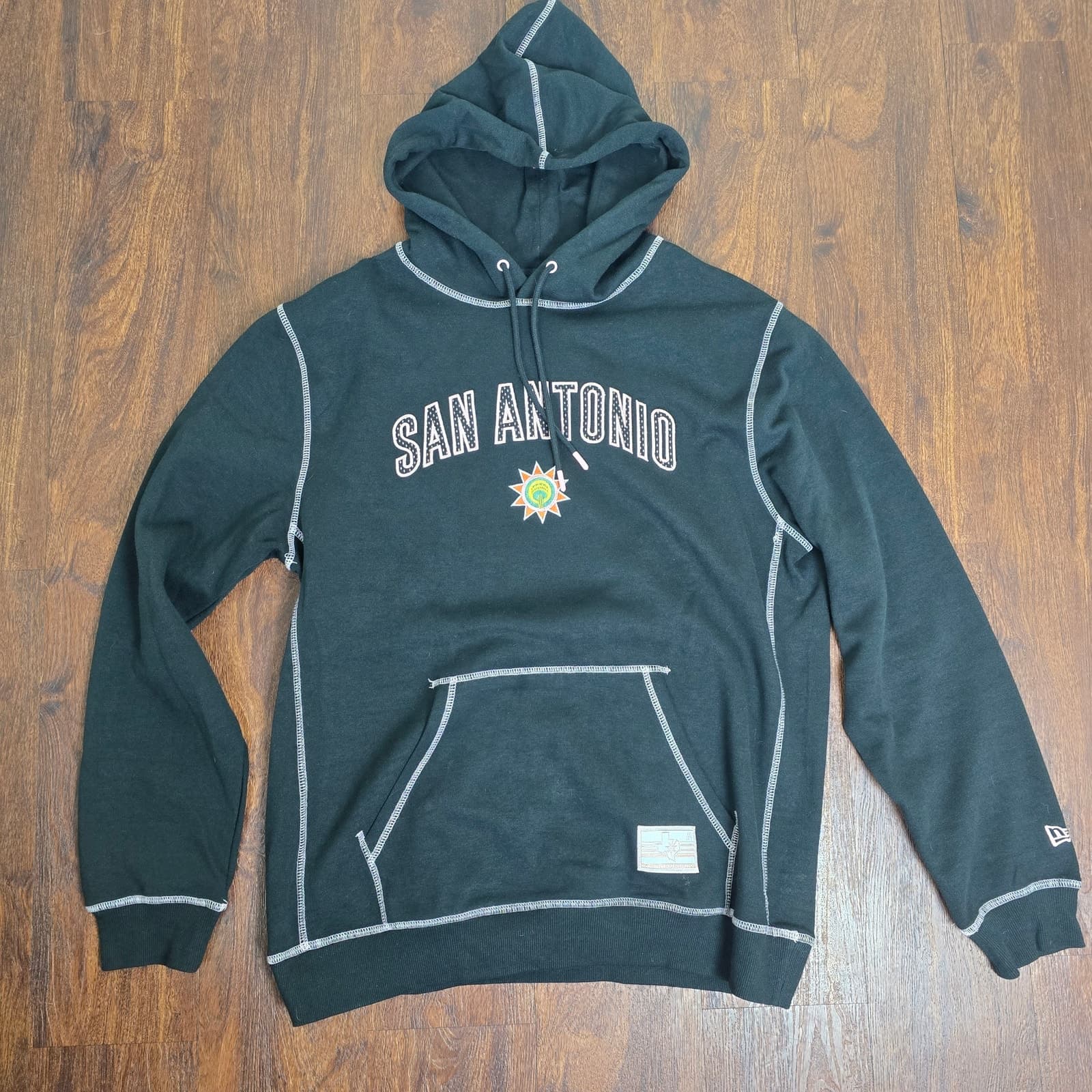 New Era Men's San Antonio Spurs Black Hoodie - Large - NWOT - Thumbnail 2
