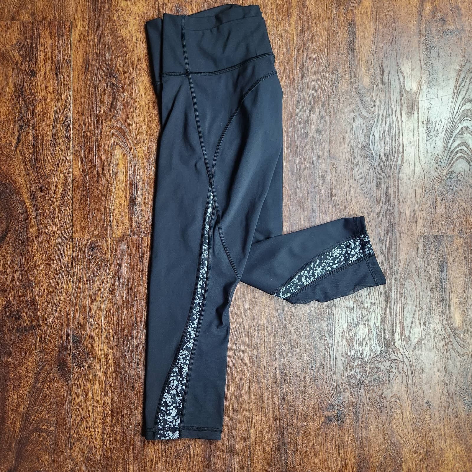 Lululemon Mix & Mesh Crop *21" in Black / Chirasu Black / Black W6AM7S, Size 6 - Image 1