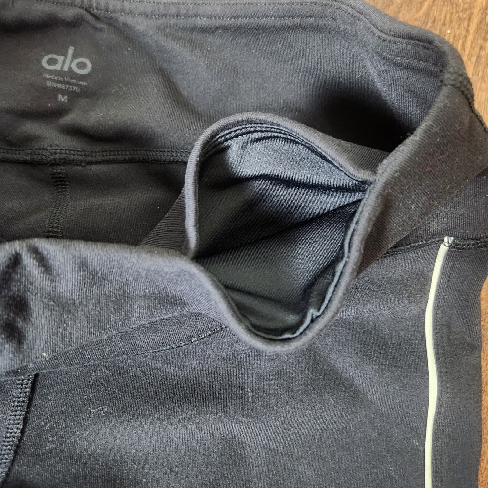 Alo Yoga 7/8 Guard High Rise Leggings Black with Contrast White Piping Medium - Thumbnail 3