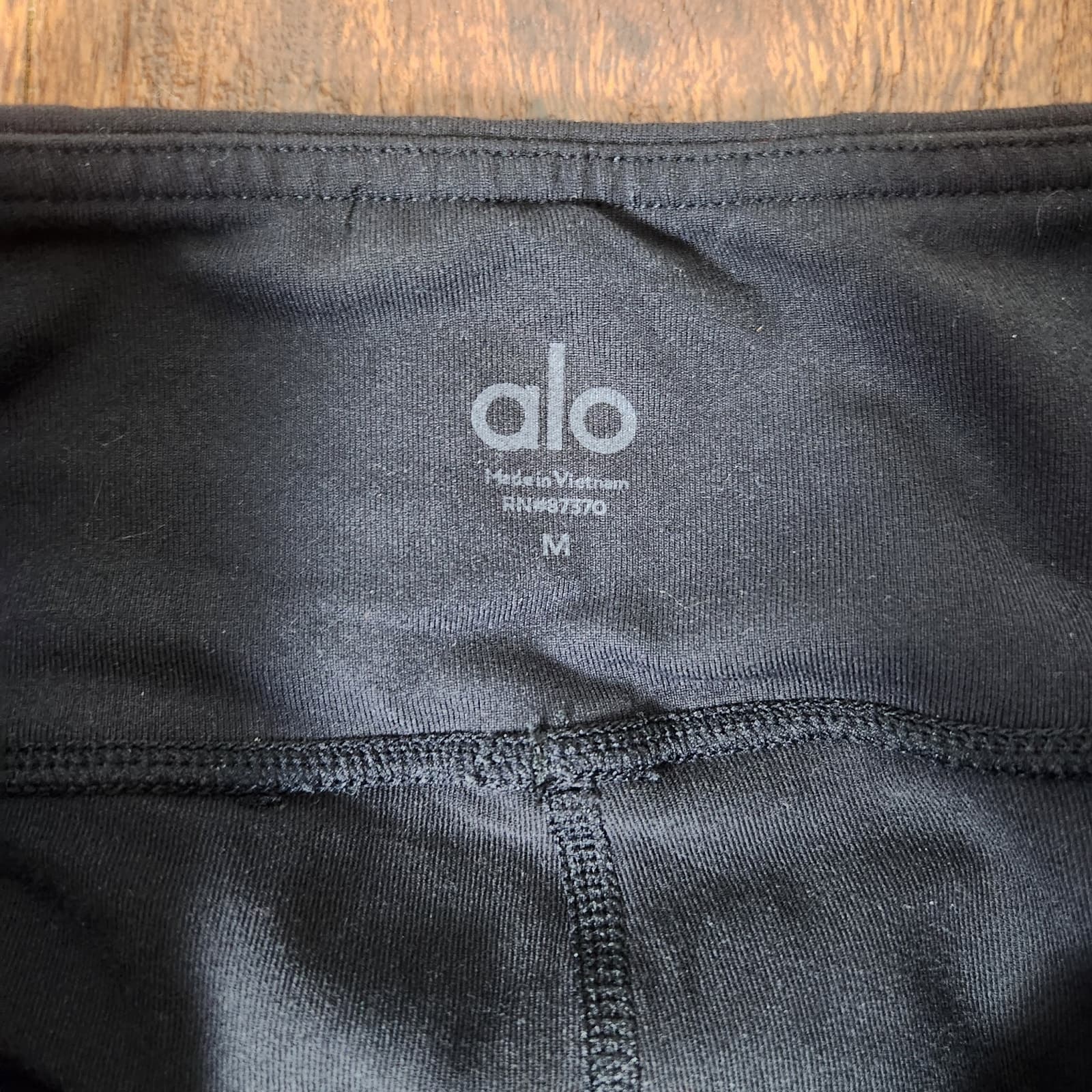 Alo Yoga 7/8 Guard High Rise Leggings Black with Contrast White Piping Medium - Thumbnail 6