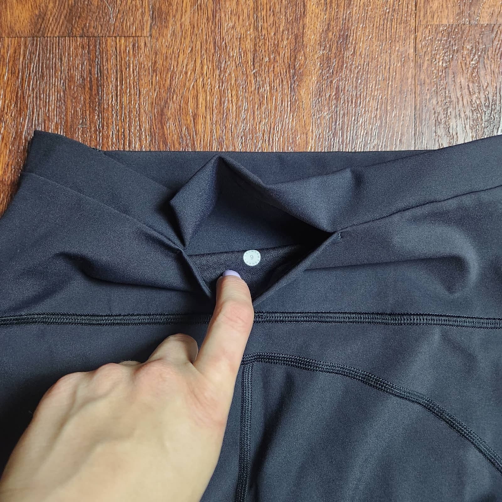 Lululemon Mix & Mesh Crop *21" in Black / Chirasu Black / Black W6AM7S, Size 6 - Thumbnail 5