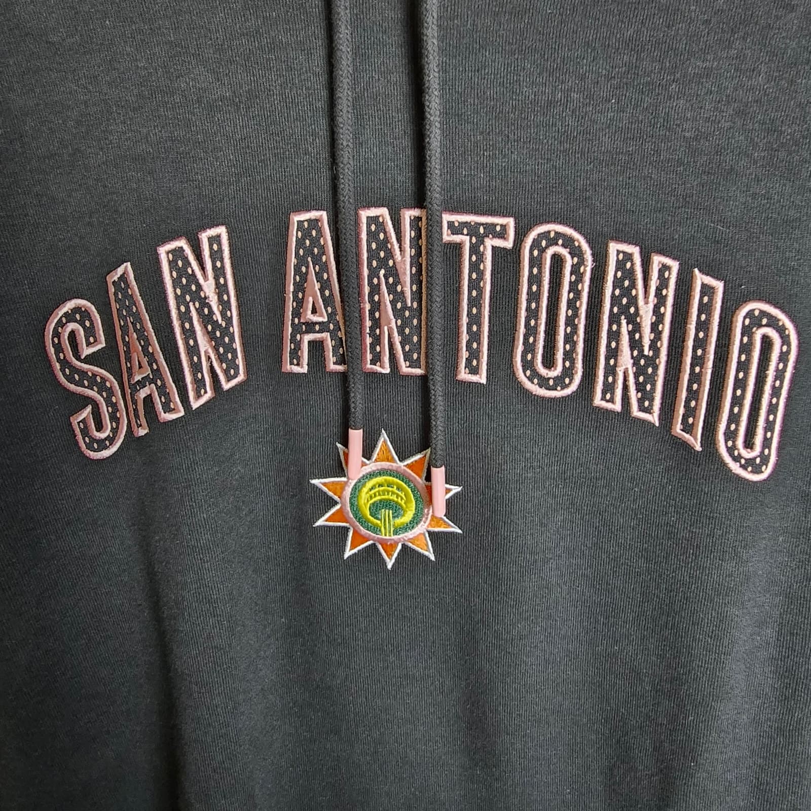 New Era Men's San Antonio Spurs Black Hoodie - Large - NWOT - Thumbnail 3
