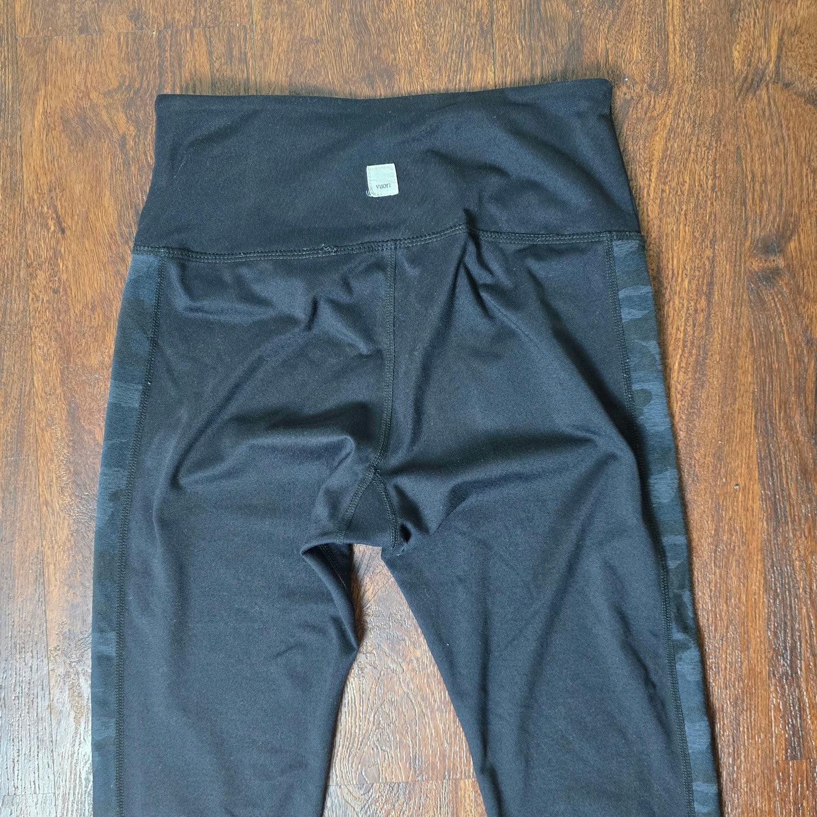 Vuori Asymmetric Block Leggings - Black Camo - XS - Thumbnail 7