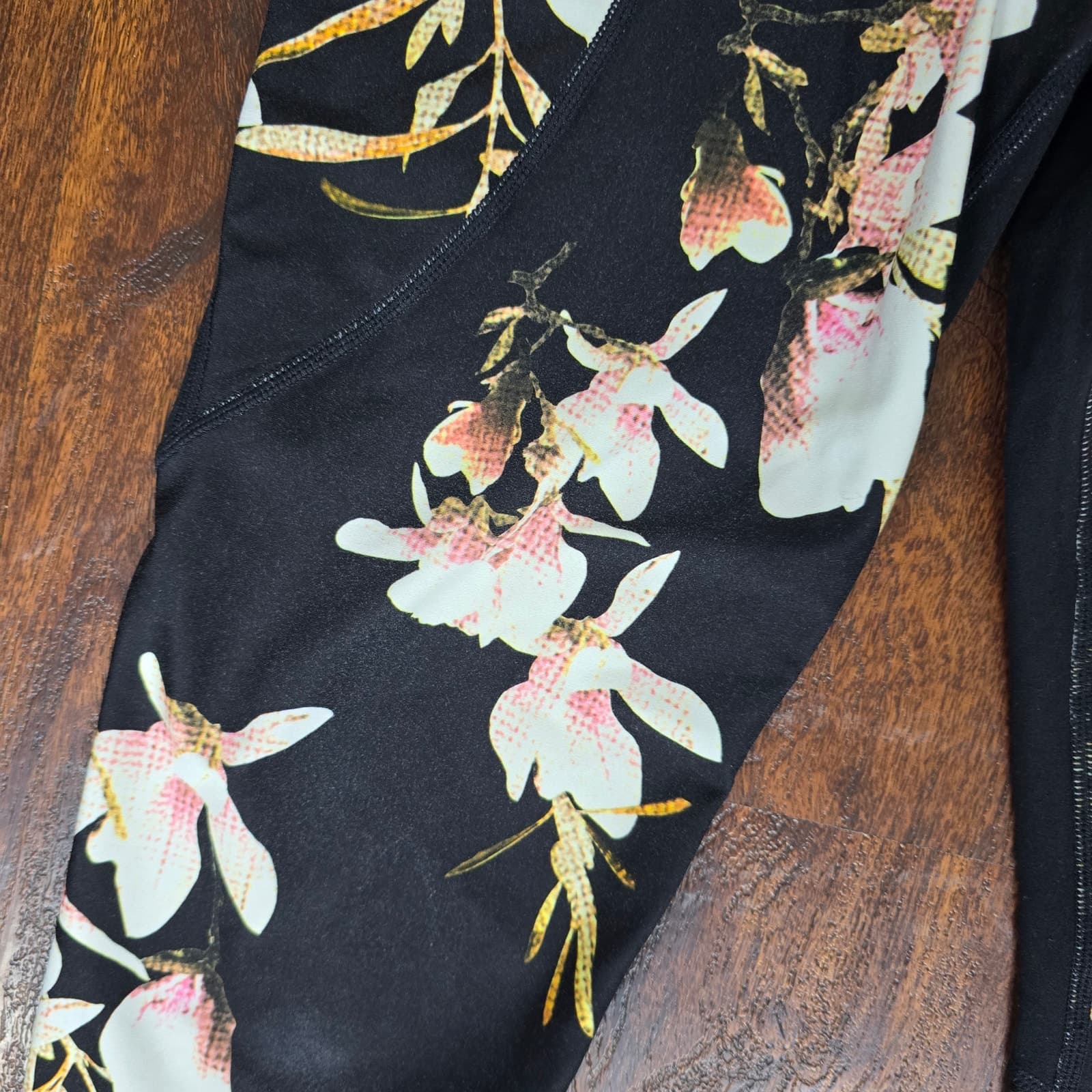 Athleta Stash Pocket Floral Salutation Tight, Small - Thumbnail 7