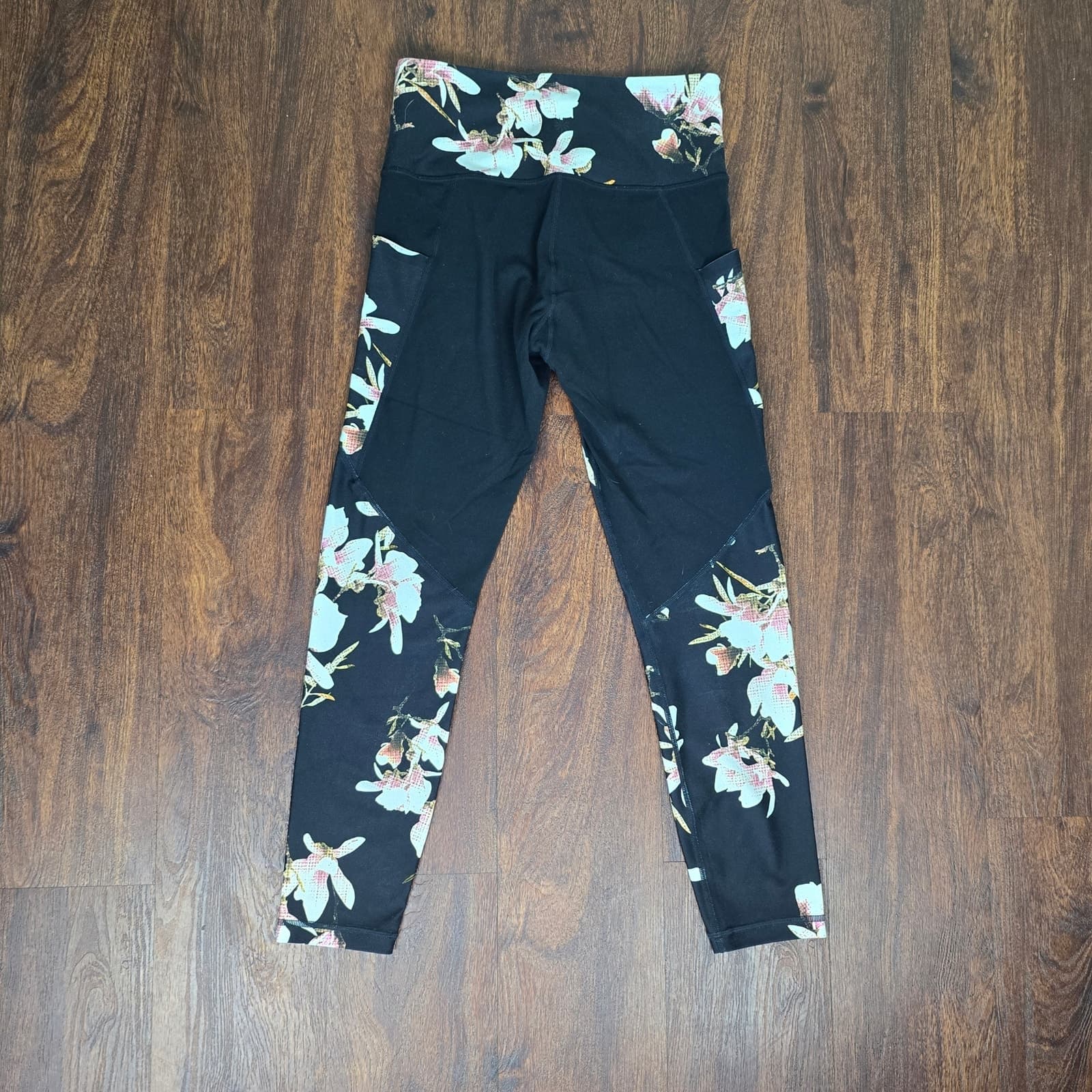 Athleta Stash Pocket Floral Salutation Tight, Small - Thumbnail 9