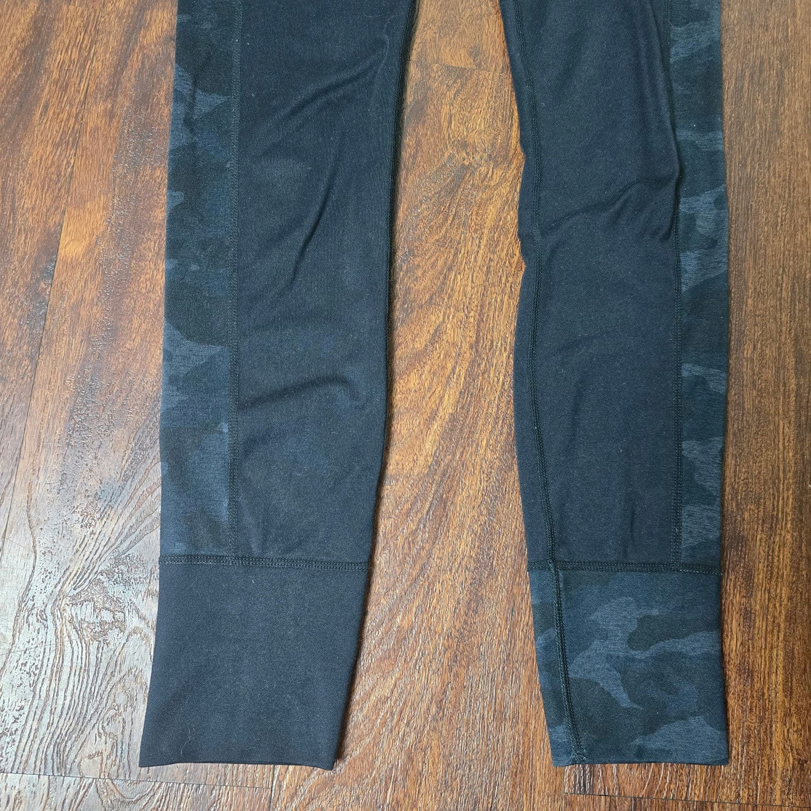 Vuori Asymmetric Block Leggings - Black Camo - XS - Thumbnail 8