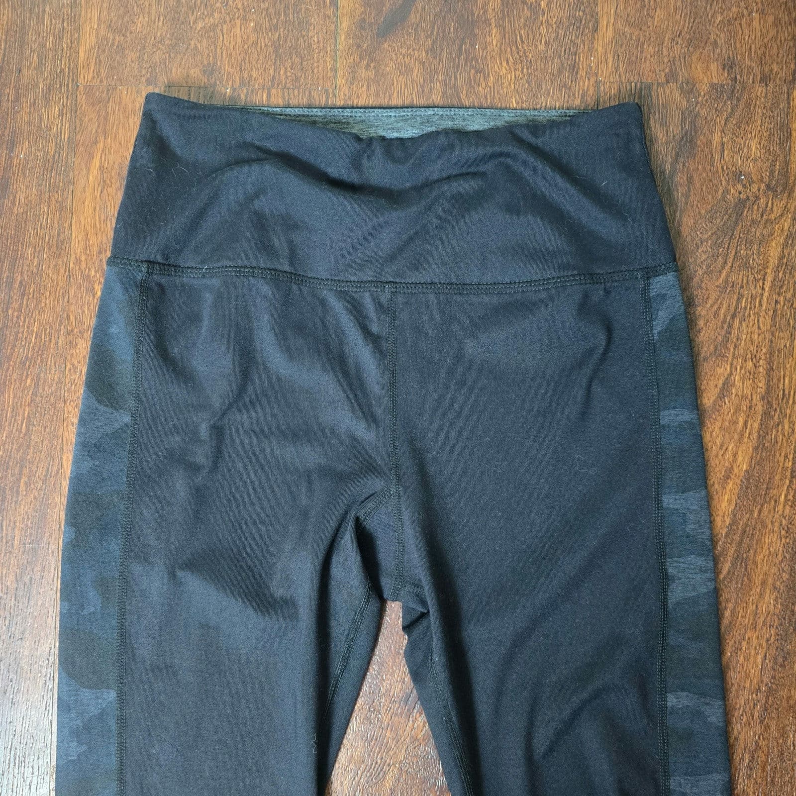 Vuori Asymmetric Block Leggings - Black Camo - XS - Thumbnail 4