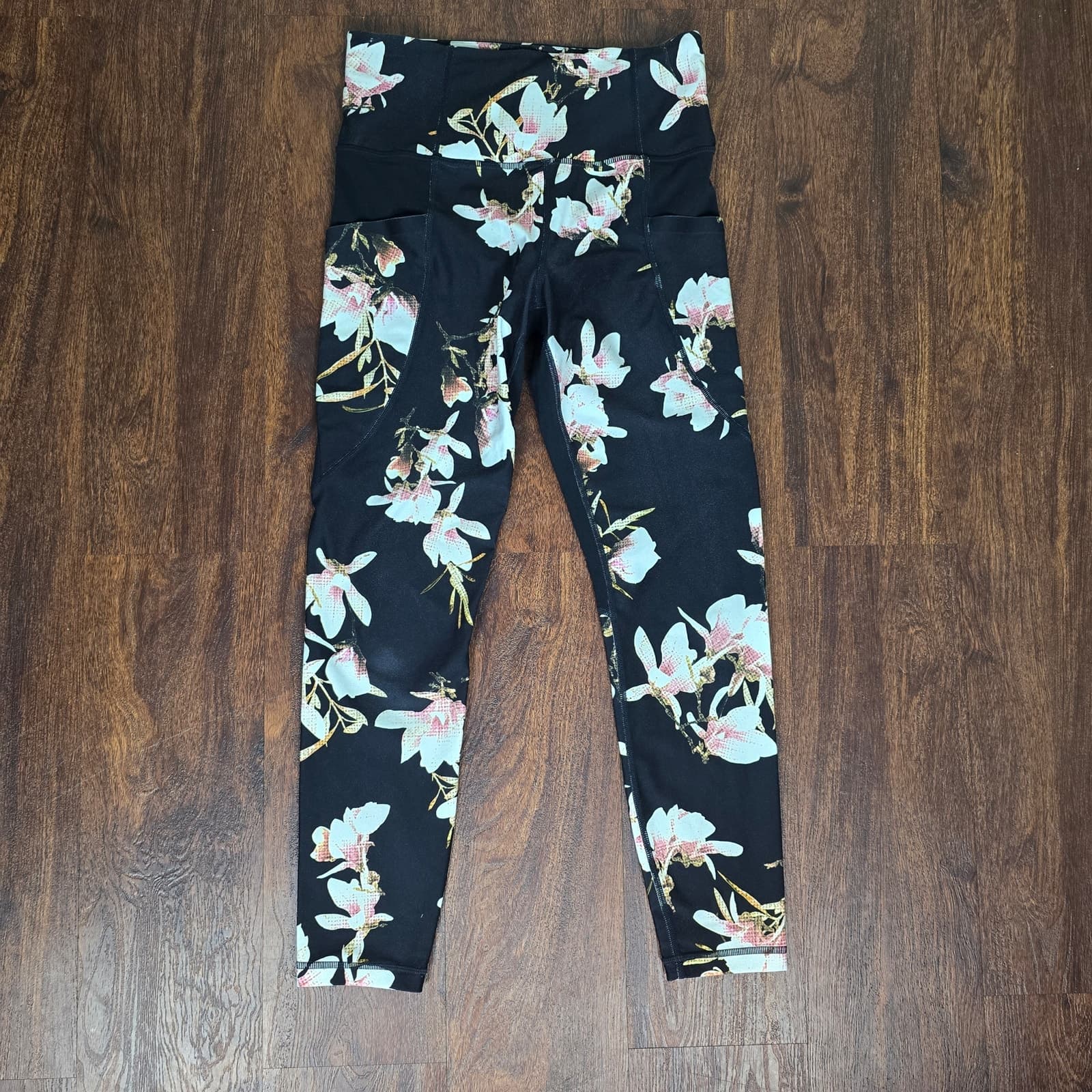 Athleta Stash Pocket Floral Salutation Tight, Small - Thumbnail 5