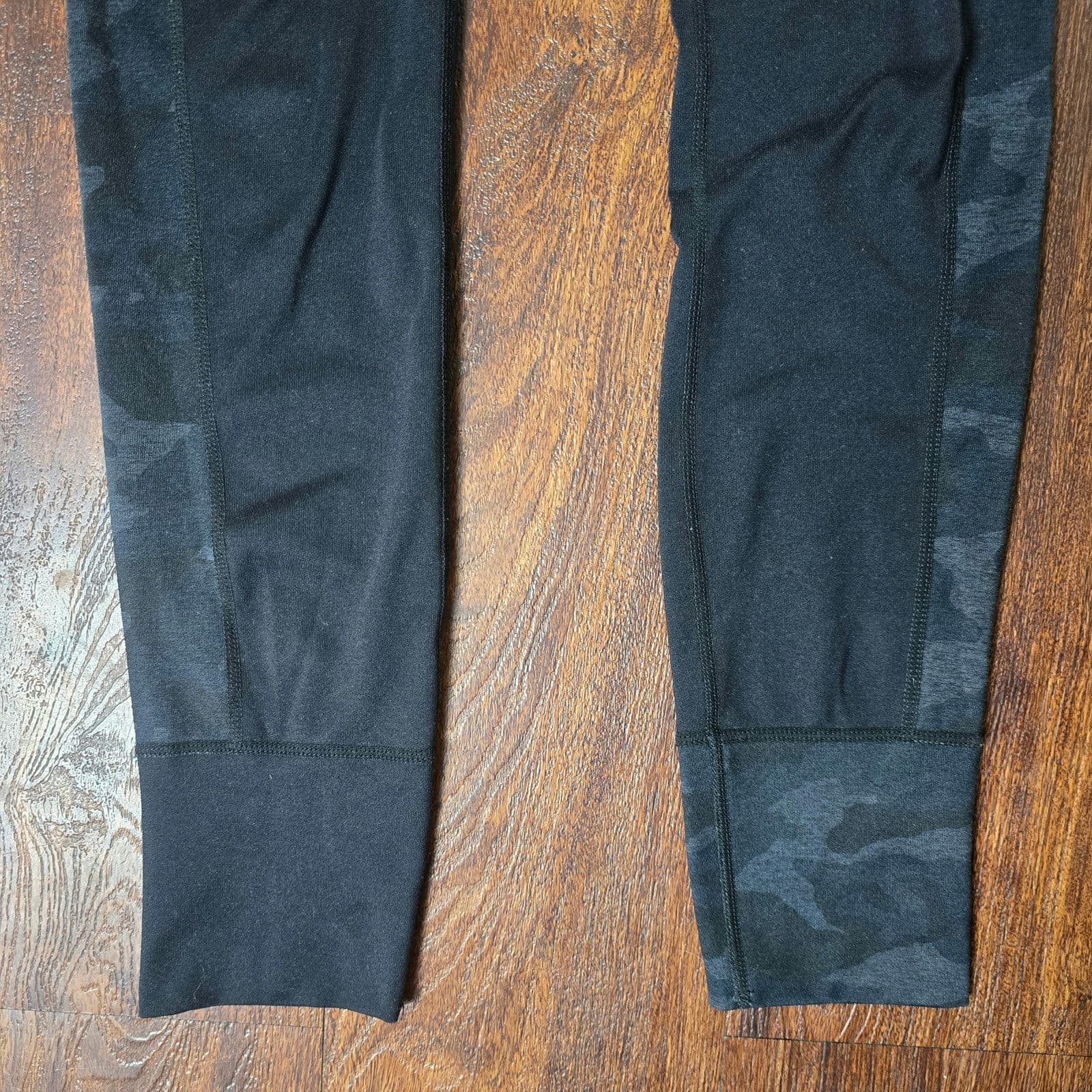 Vuori Asymmetric Block Leggings - Black Camo - XS - Thumbnail 5