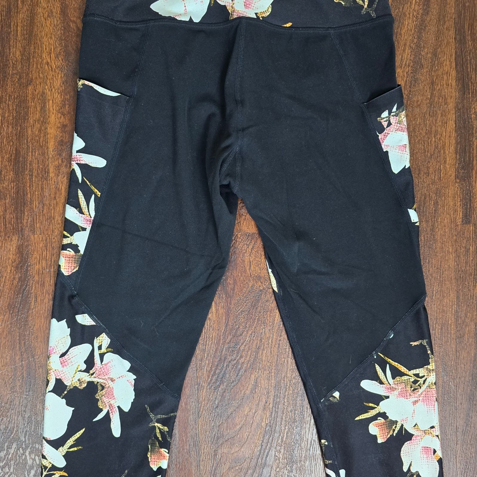 Athleta Stash Pocket Floral Salutation Tight, Small - Thumbnail 8