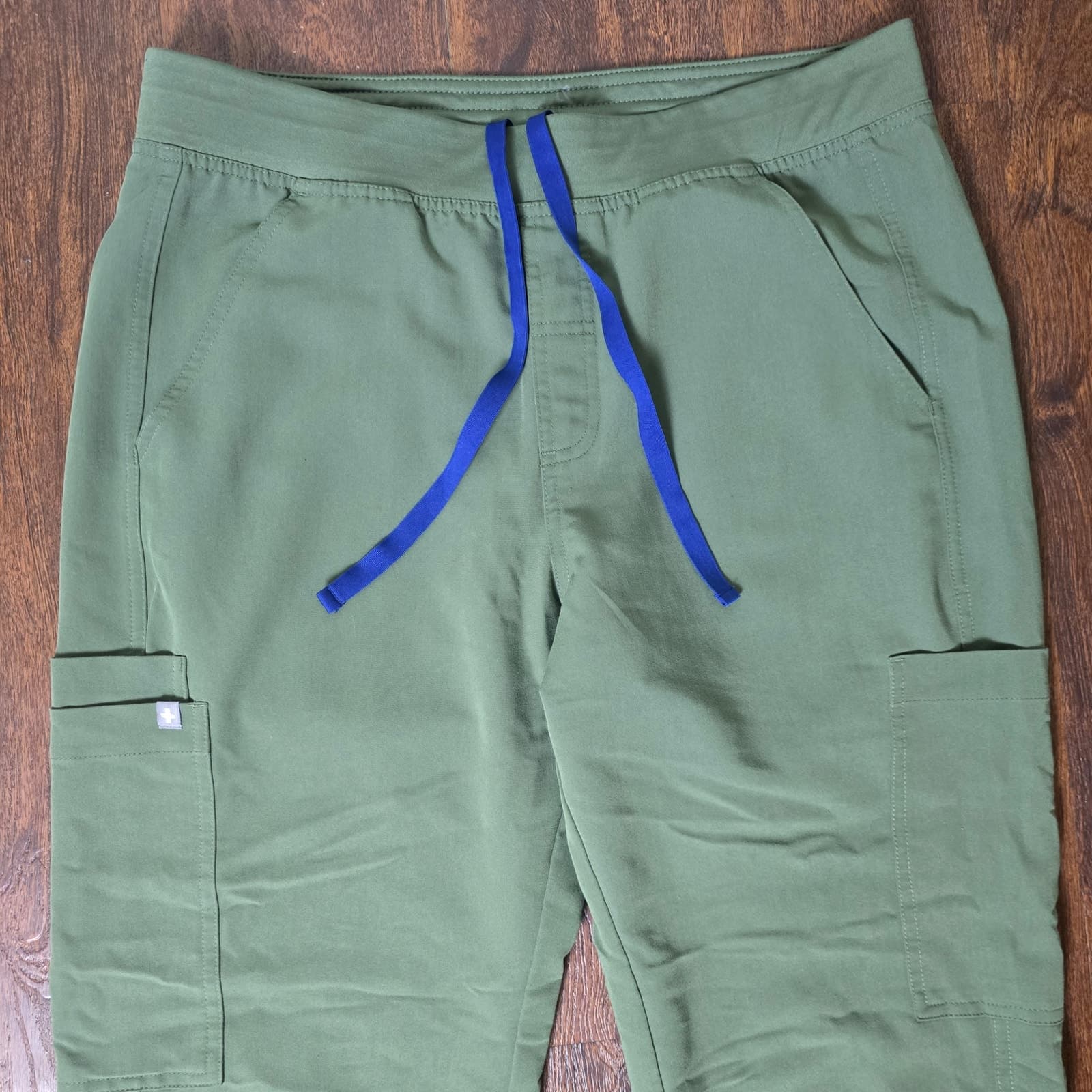 FIGS Men's Axim Cargo Scrub Pants in Moss Green, L/S Large Short - Thumbnail 2