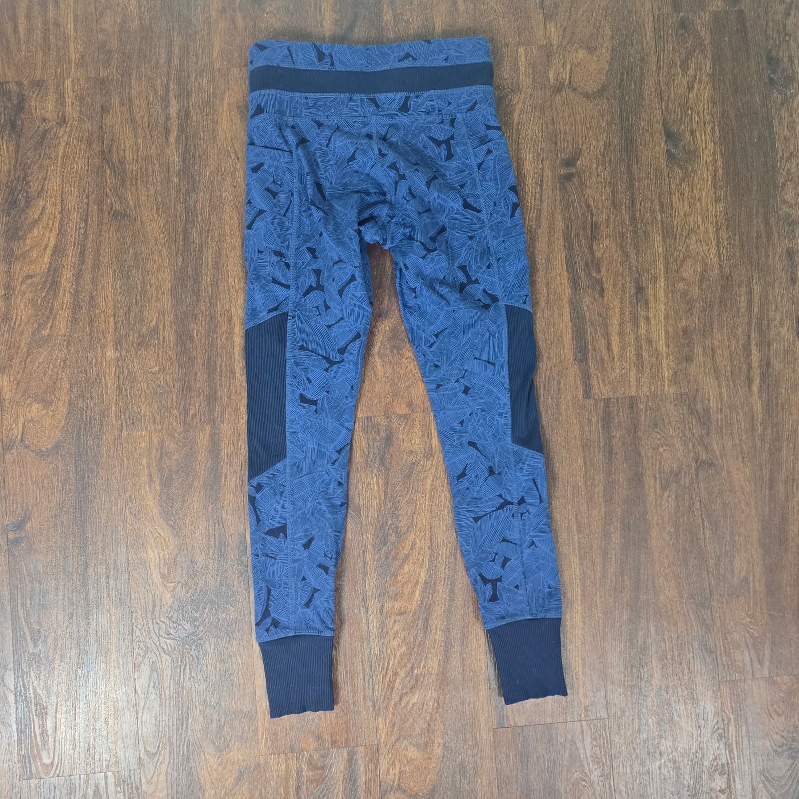 Athleta Tropical Excursion Tight - 591347 - Blue Palm - Small - Thumbnail 4