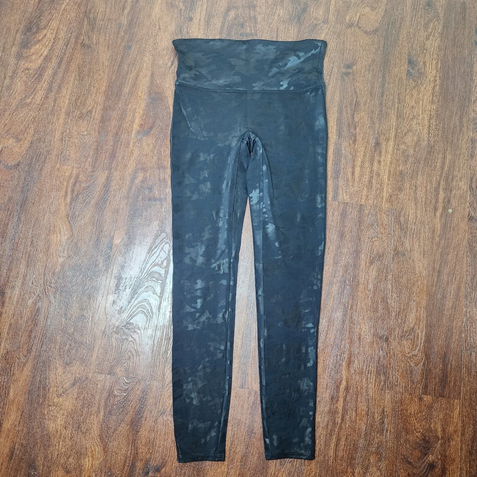 SPANX Faux Leather Black Camo Print High Rise Compression Leggings, Small - Thumbnail 4