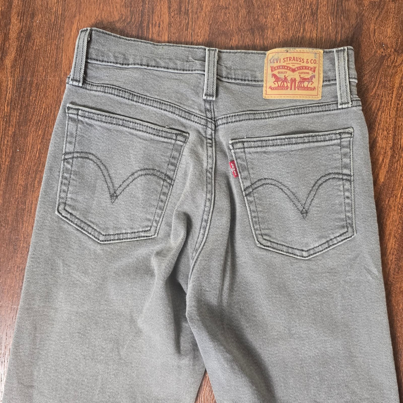 Levi's Wedgie Straight Grey Wash High Rise Button Fly Jeans, Size 26 - Thumbnail 9