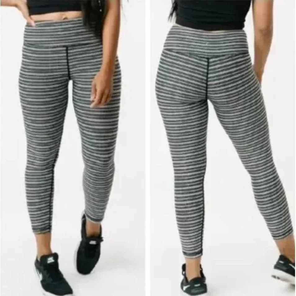 Zyia Black Aztec Adrenaline 7/8 Leggings Stripe Herringbone Chevron, Size 4 - Thumbnail 3