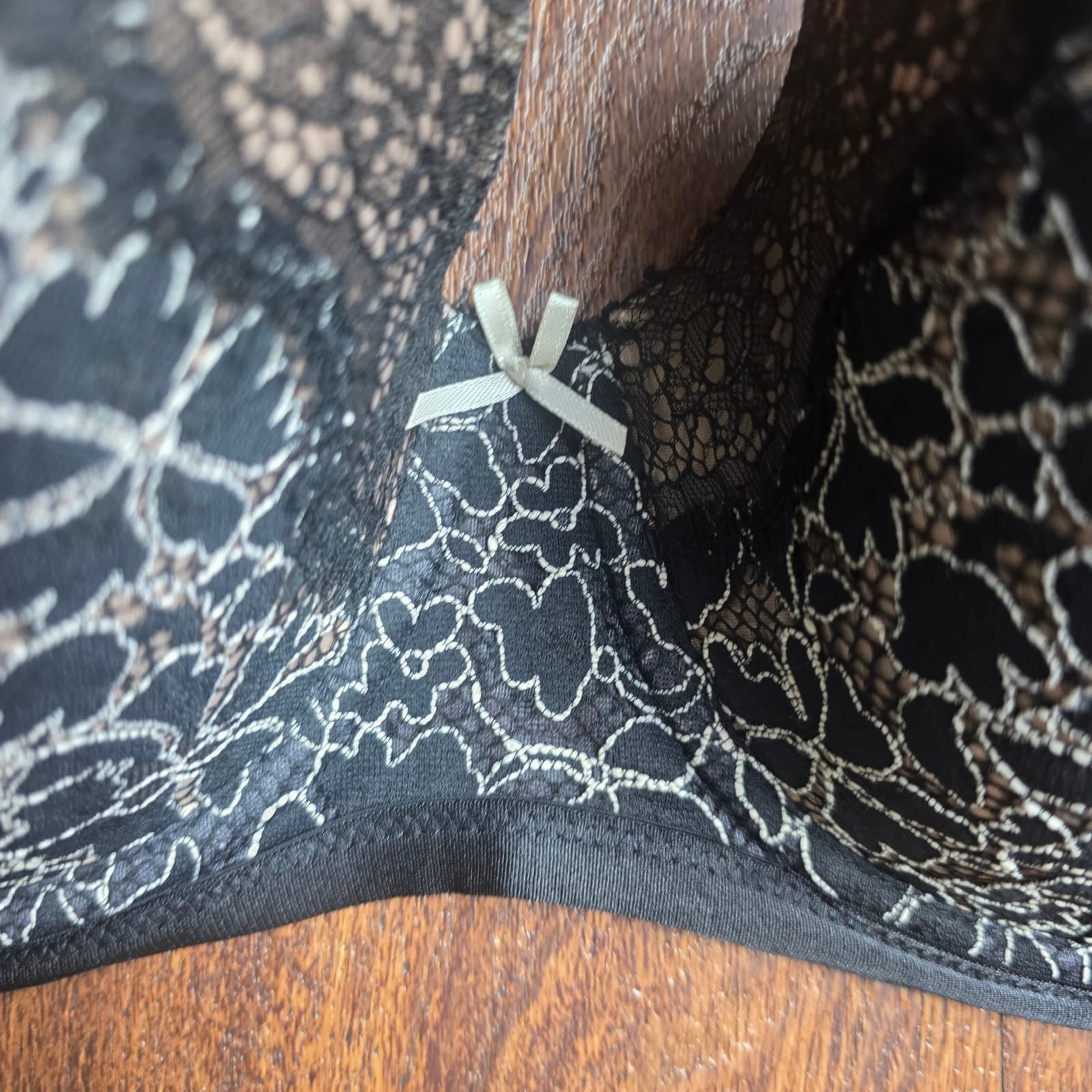 Victoria’s Secret Dream Angels Lined Demi Bra in Black/Nude Floral Lace - 36DDD - Thumbnail 4