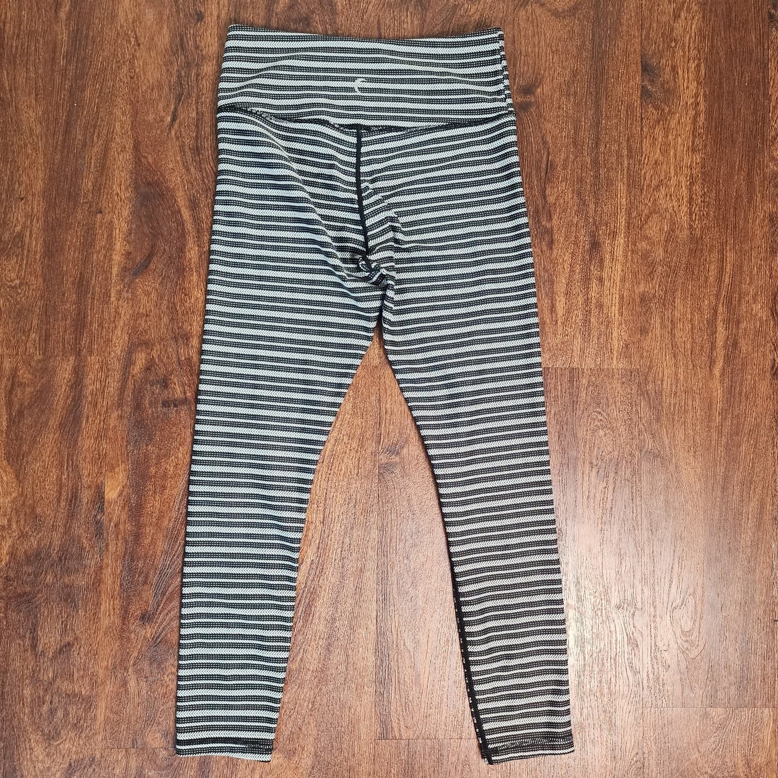 Zyia Black Aztec Adrenaline 7/8 Leggings Stripe Herringbone Chevron, Size 4 - Thumbnail 5