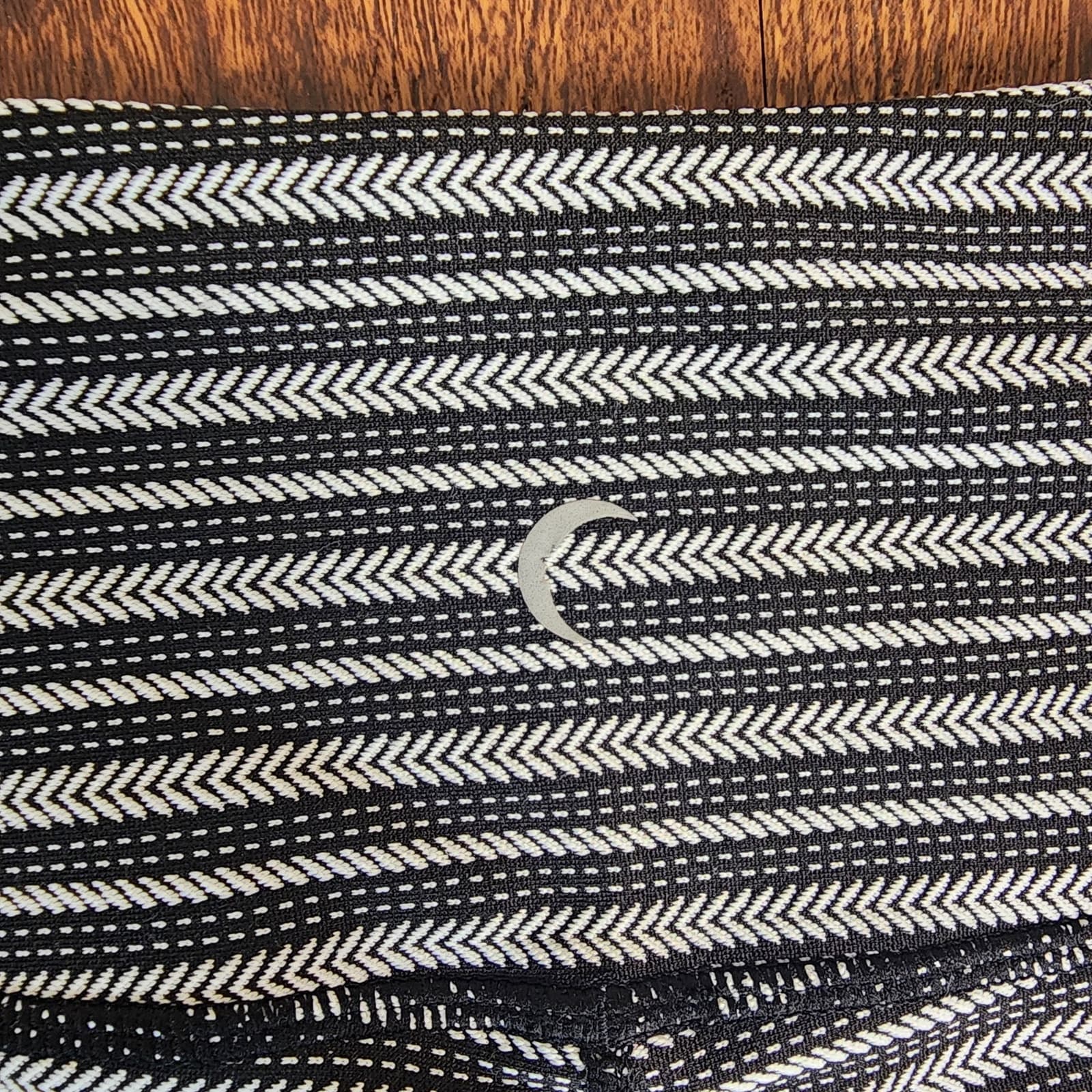 Zyia Black Aztec Adrenaline 7/8 Leggings Stripe Herringbone Chevron, Size 4 - Thumbnail 6
