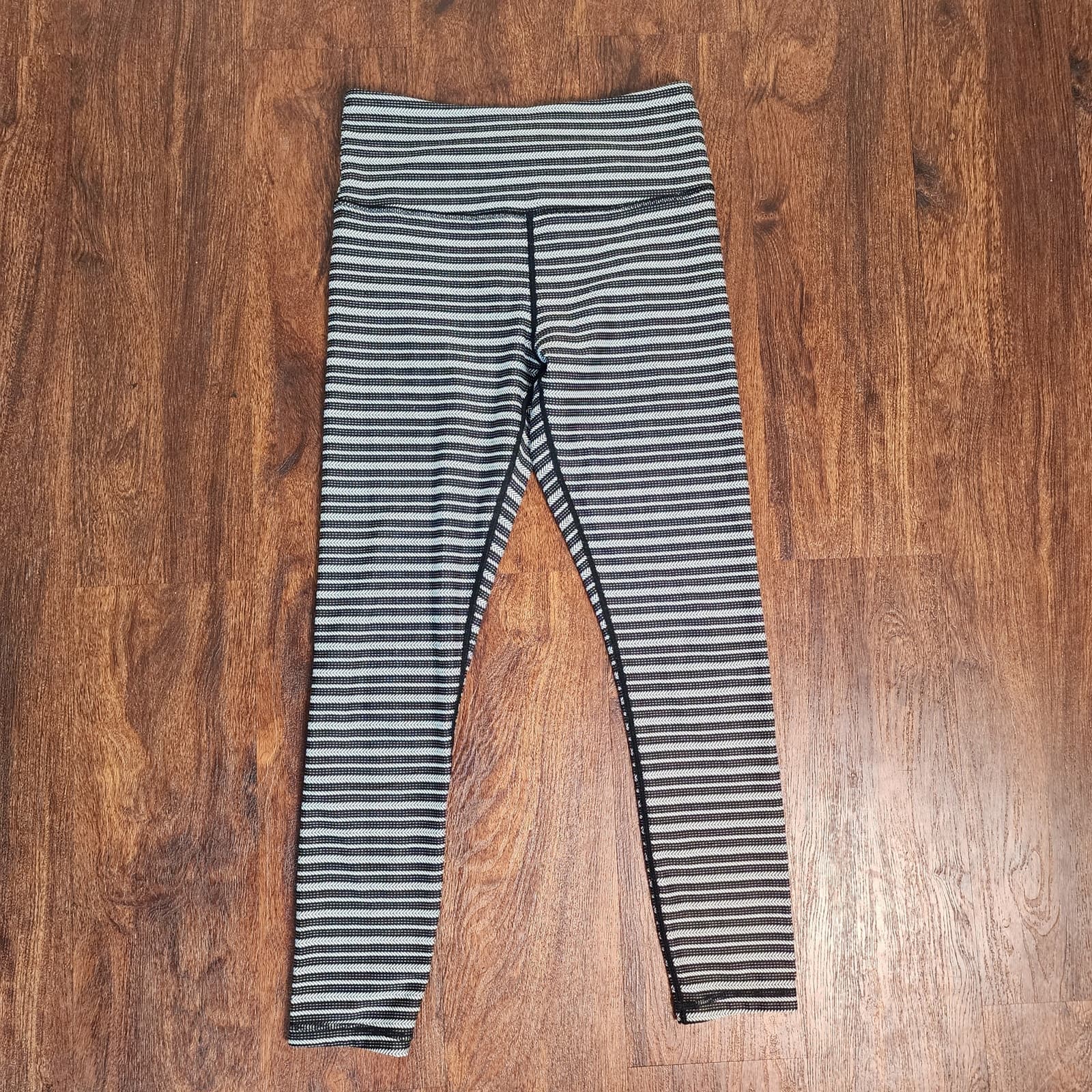 Zyia Black Aztec Adrenaline 7/8 Leggings Stripe Herringbone Chevron, Size 4 - Image 1