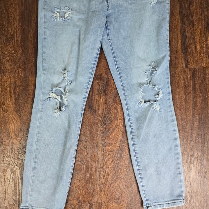 Judy Blue Relaxed Fit Distressed High-Rise Jeans - Style # JB88303 LT - Size 31 - Thumbnail 6