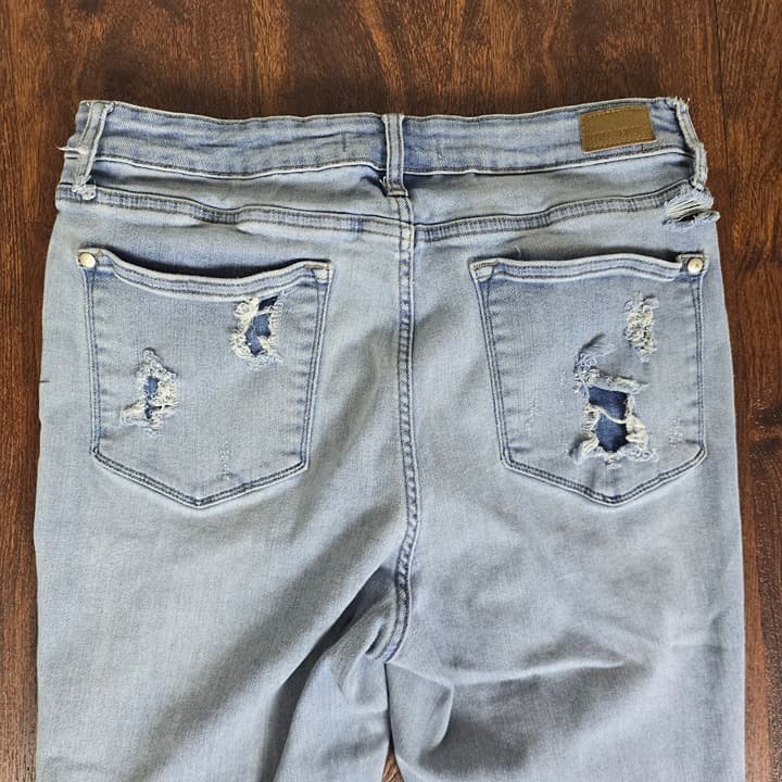 Judy Blue Relaxed Fit Distressed High-Rise Jeans - Style # JB88303 LT - Size 31 - Thumbnail 8