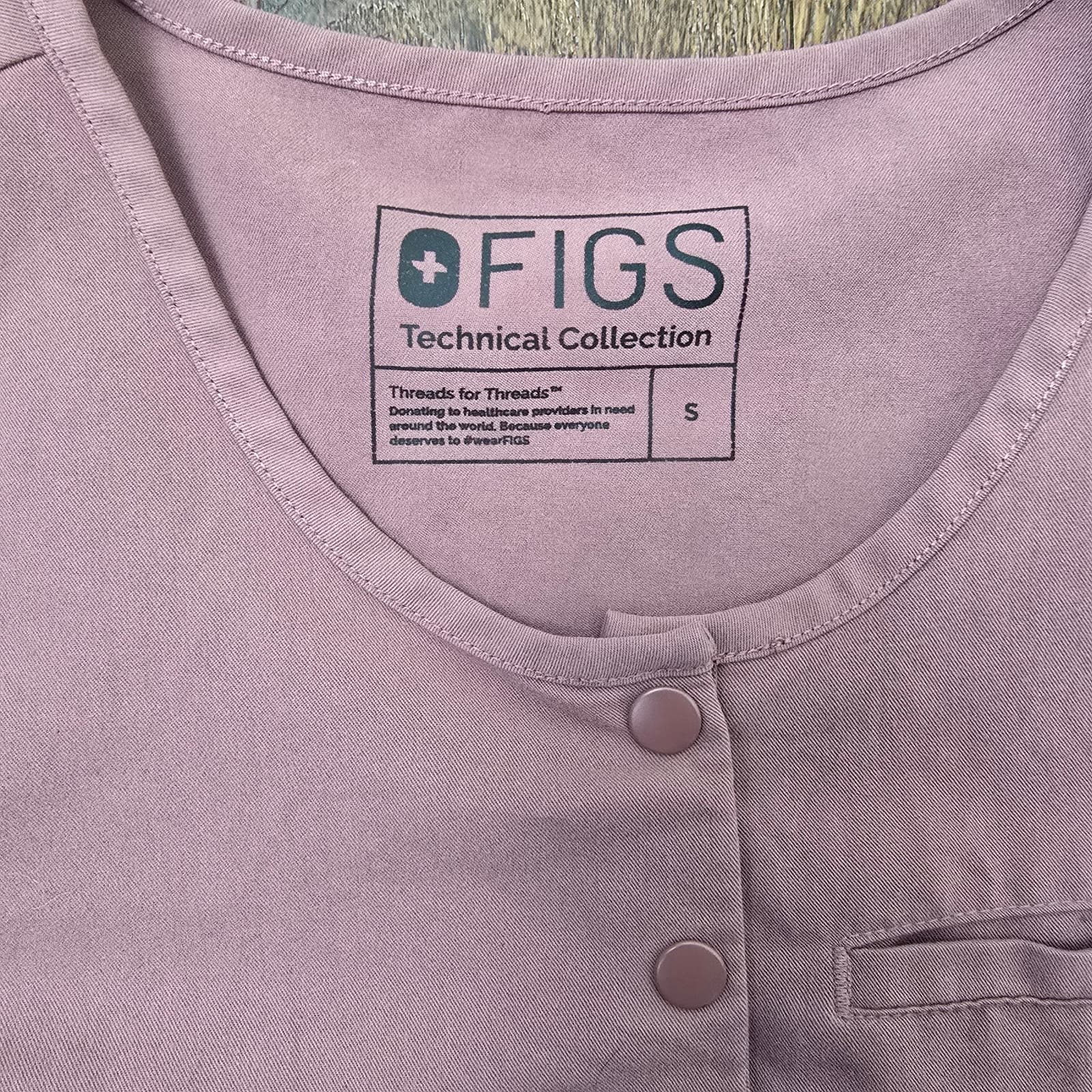 FIGS Scrubs Limited Edition Arura Crew Scrub Top in Mauve - Small - Thumbnail 5