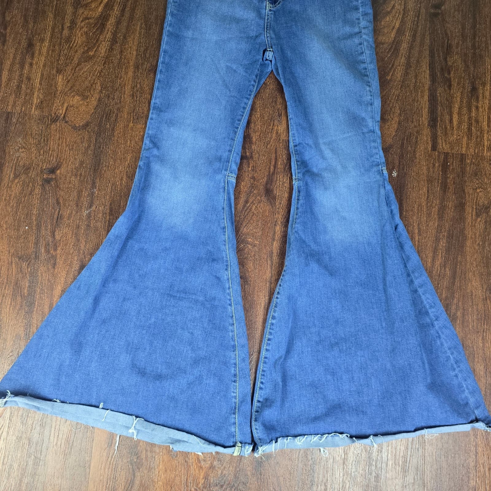 We The Free Float on Flare Jeans Raw Hem High Rise Bell Bottom - Size 28 - Thumbnail 4