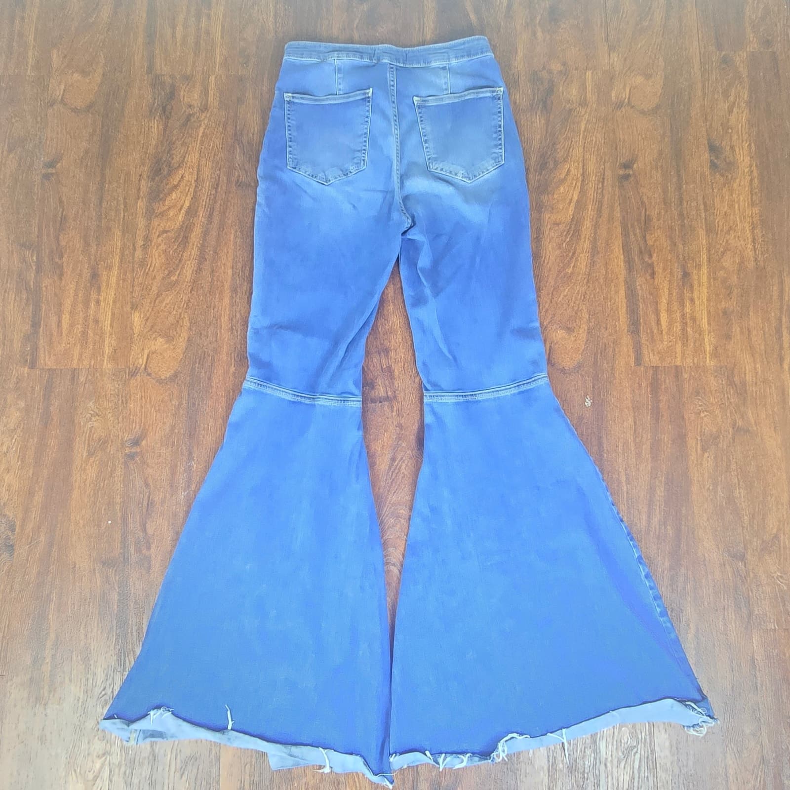 We The Free Float on Flare Jeans Raw Hem High Rise Bell Bottom - Size 28 - Thumbnail 7