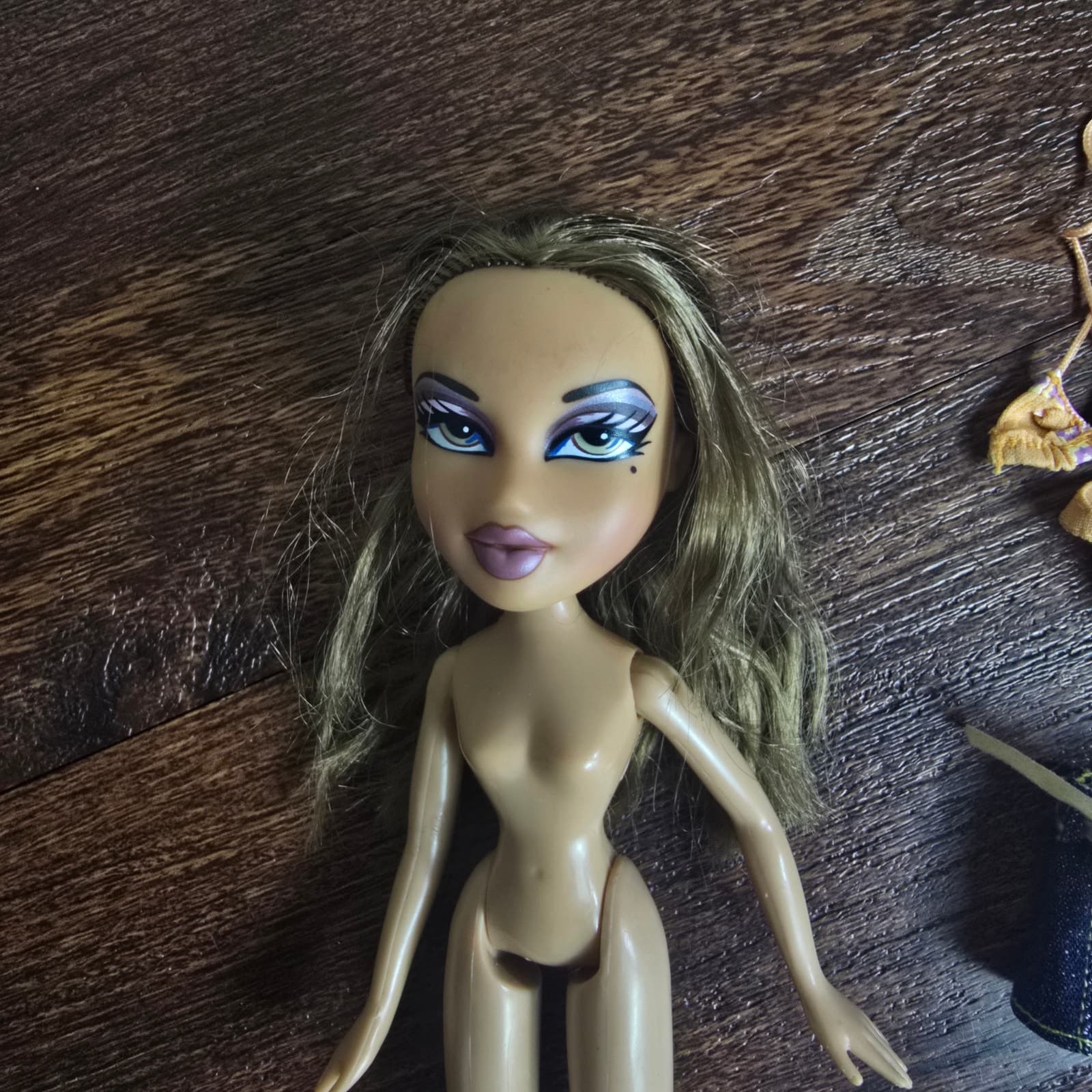 Vintage 2002 Bratz Yasmin Beach Party Doll + Near Complete Set - Thumbnail 3