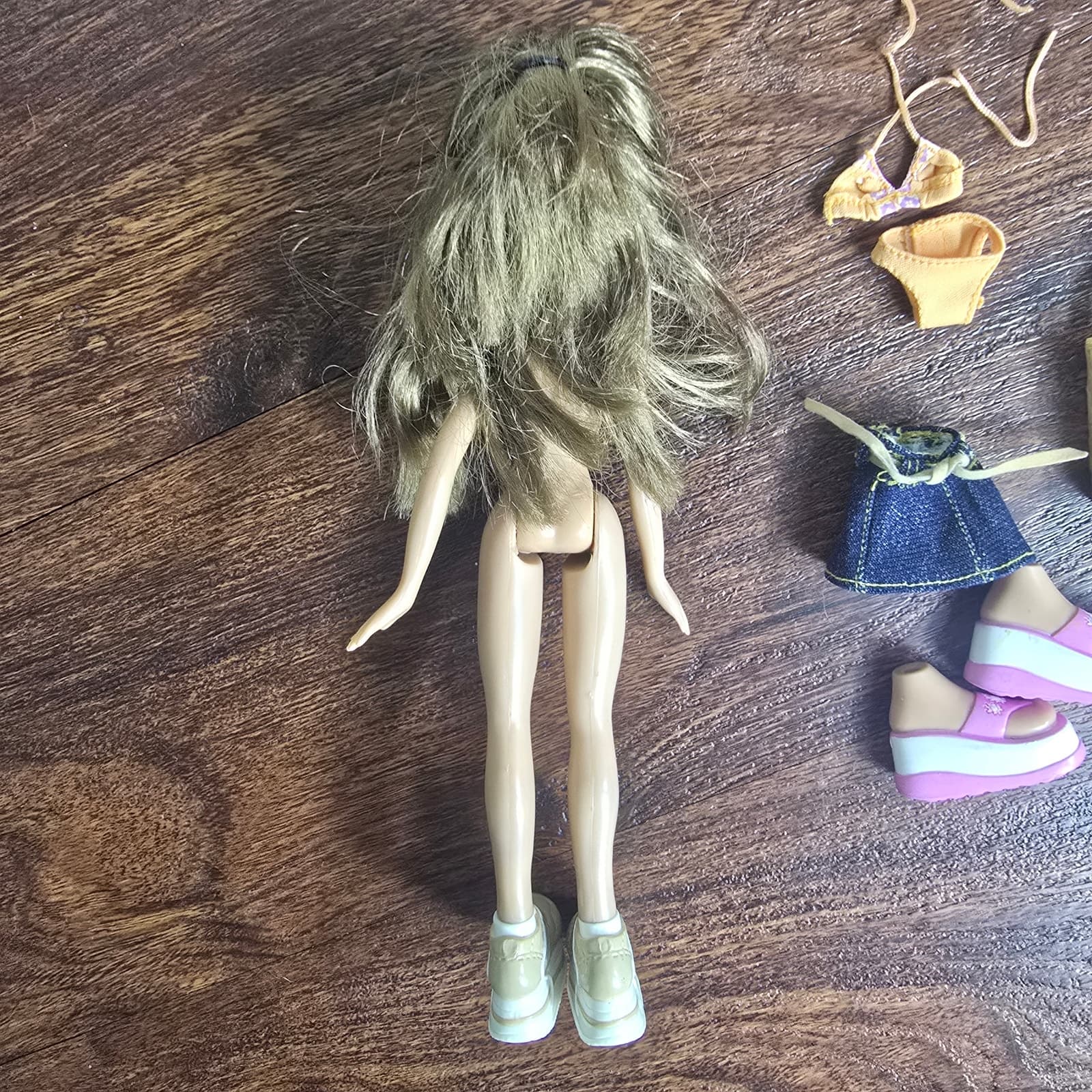 Vintage 2002 Bratz Yasmin Beach Party Doll + Near Complete Set - Thumbnail 6