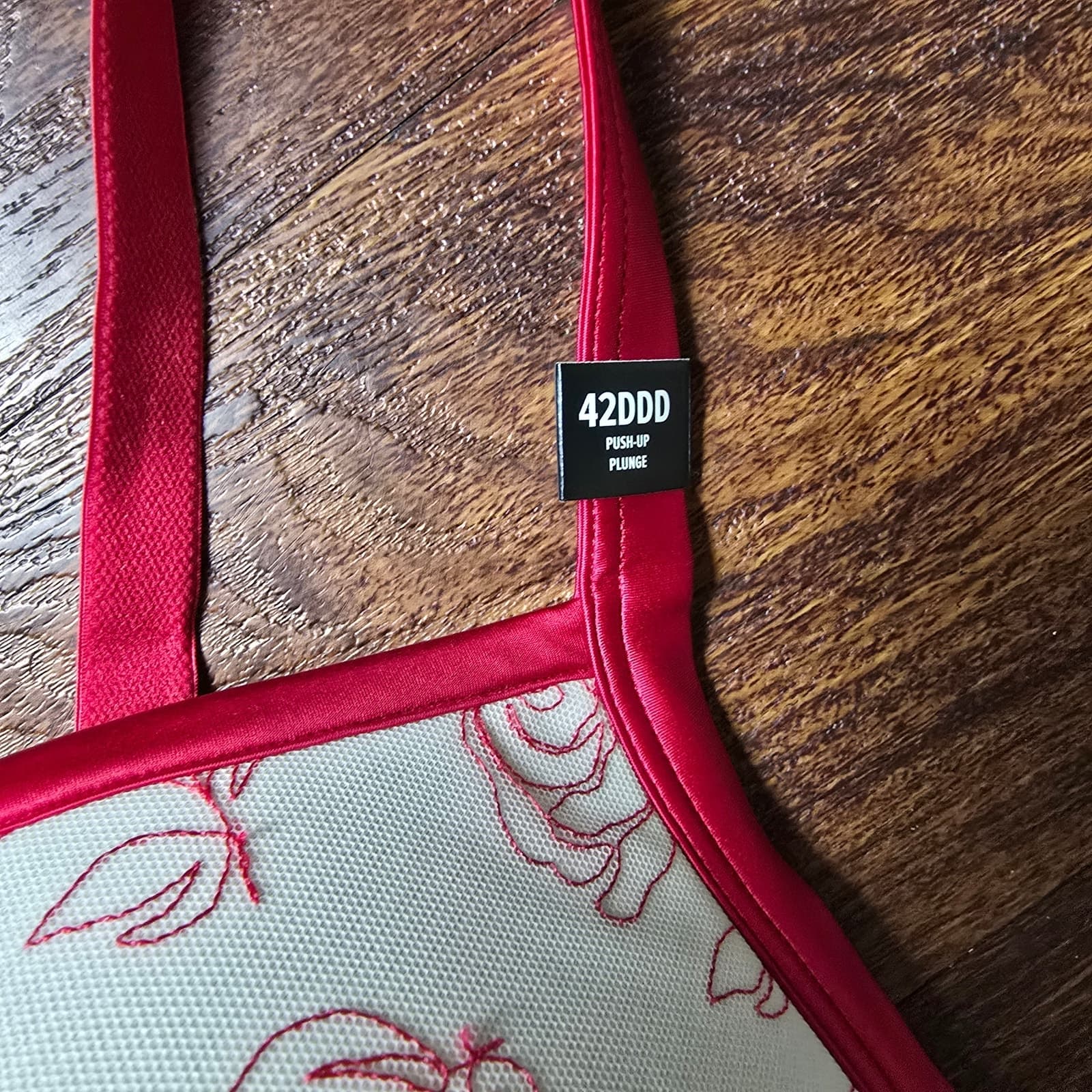Plunge Push-Up Embroidered Lace Straight Back Bra - 42DDD - :Lipstick Red - Thumbnail 5
