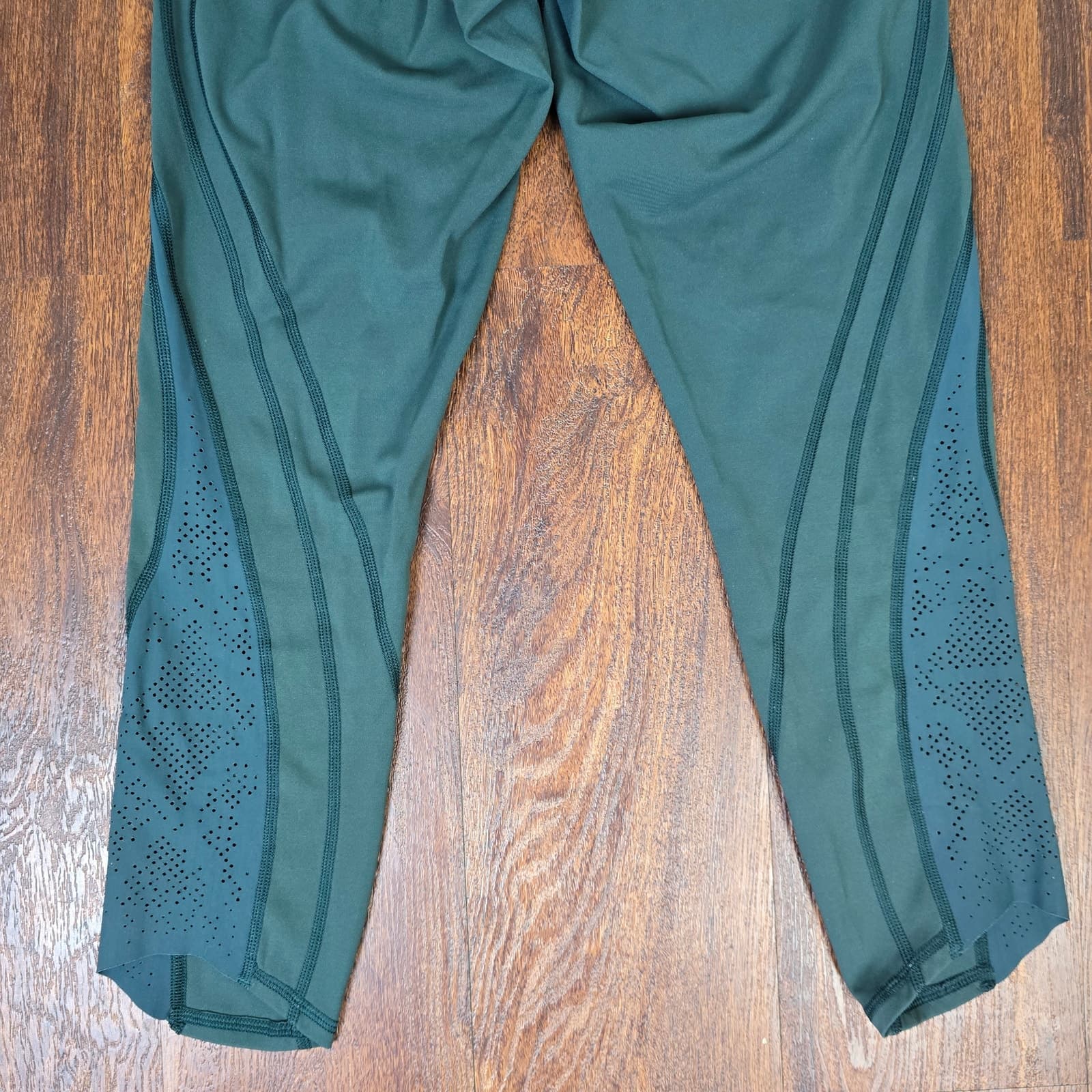 Lululemon In Movement Crop *Everlux 19" - Pacific Teal - Size 6 - Style # W6AHJS - Thumbnail 10