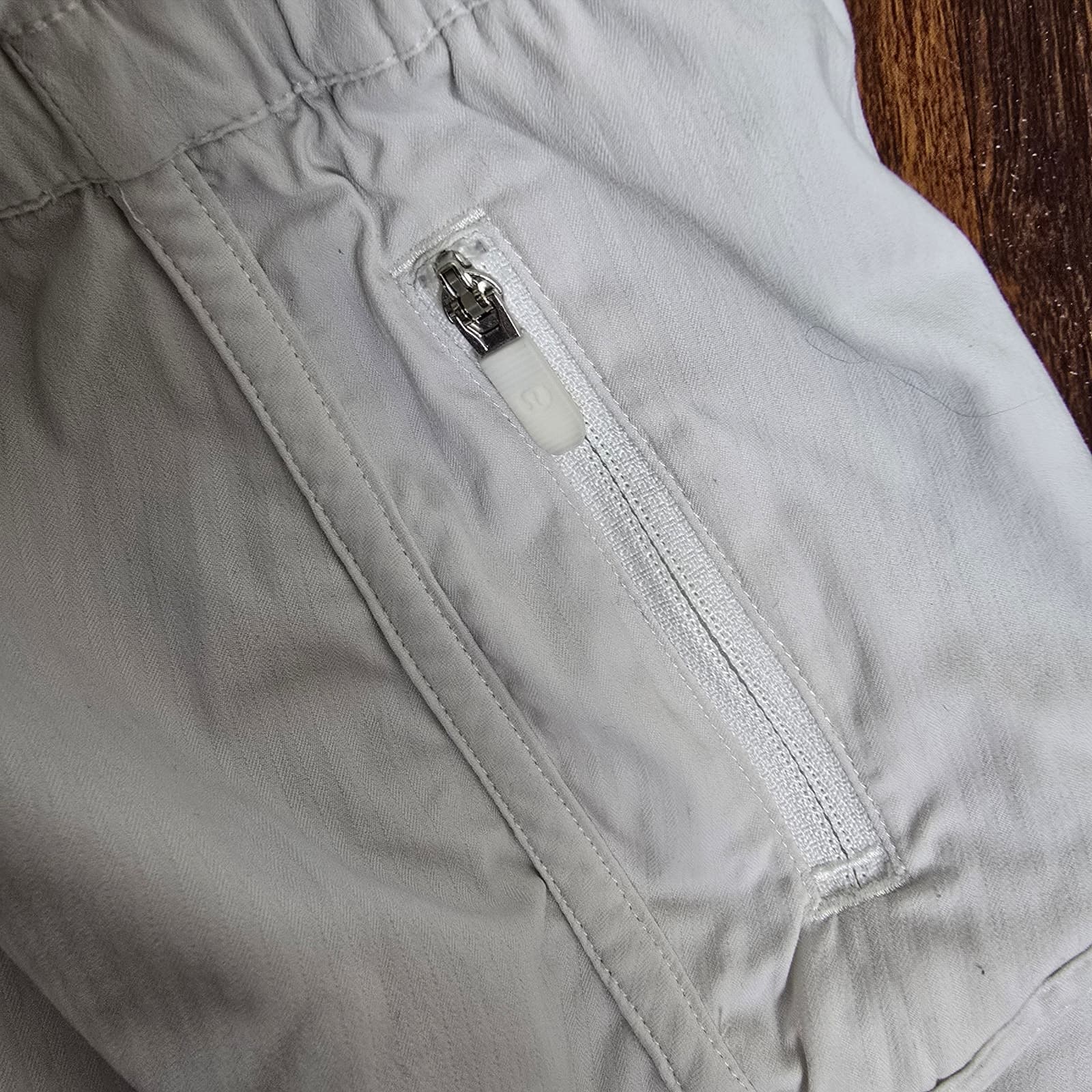 Lululemon Tracker Short V *4" - White - Size 8 - W7AT7S - Thumbnail 6