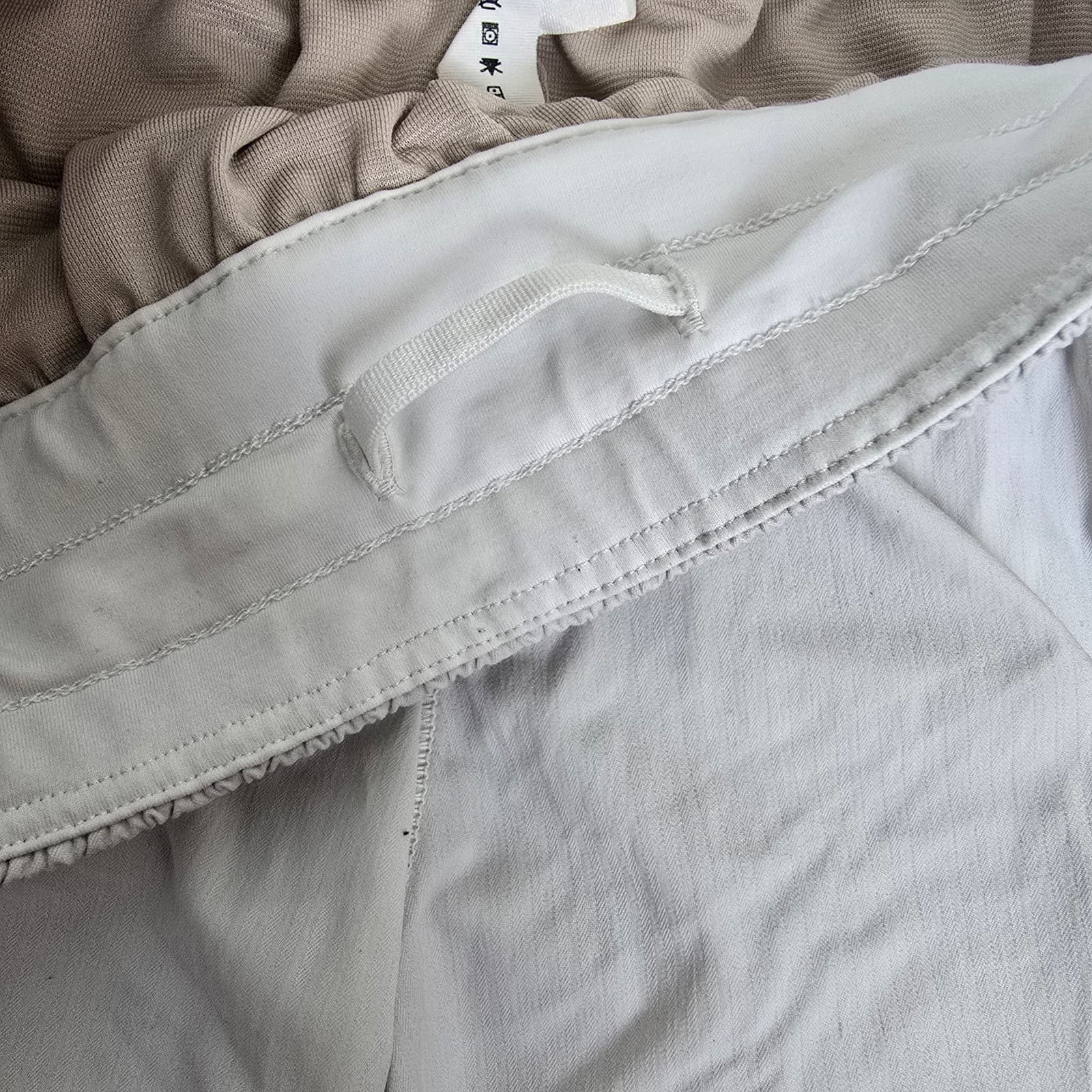 Lululemon Tracker Short V *4" - White - Size 8 - W7AT7S - Thumbnail 5