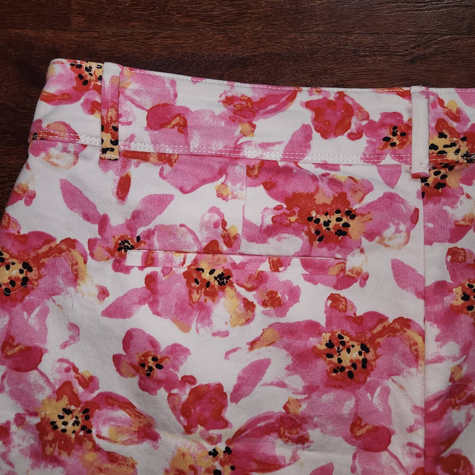 Isaac Mizrahi Pink Watercolor Floral Print High RIse Shorts, Plus Size 16 - Thumbnail 4