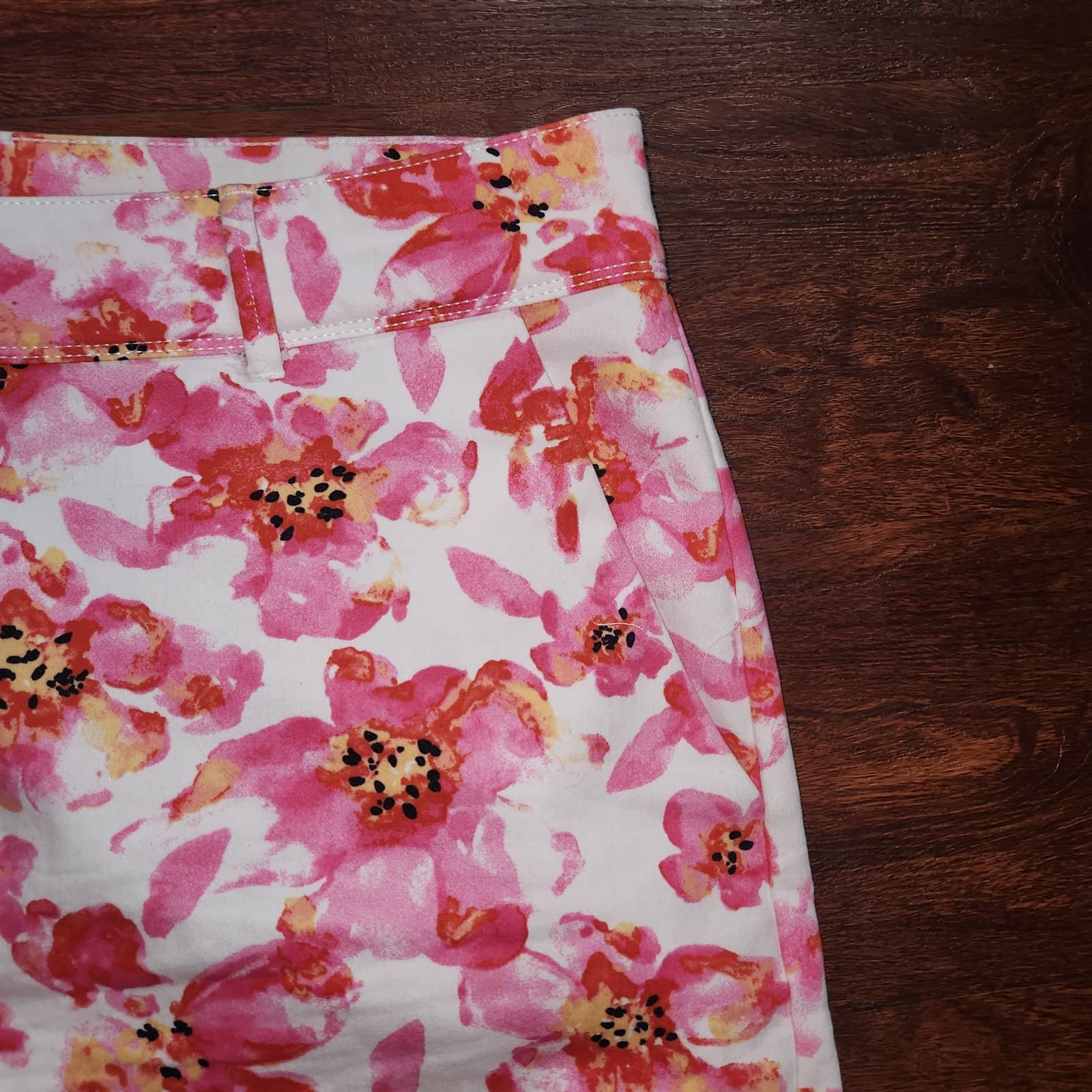 Isaac Mizrahi Pink Watercolor Floral Print High RIse Shorts, Plus Size 16 - Thumbnail 3