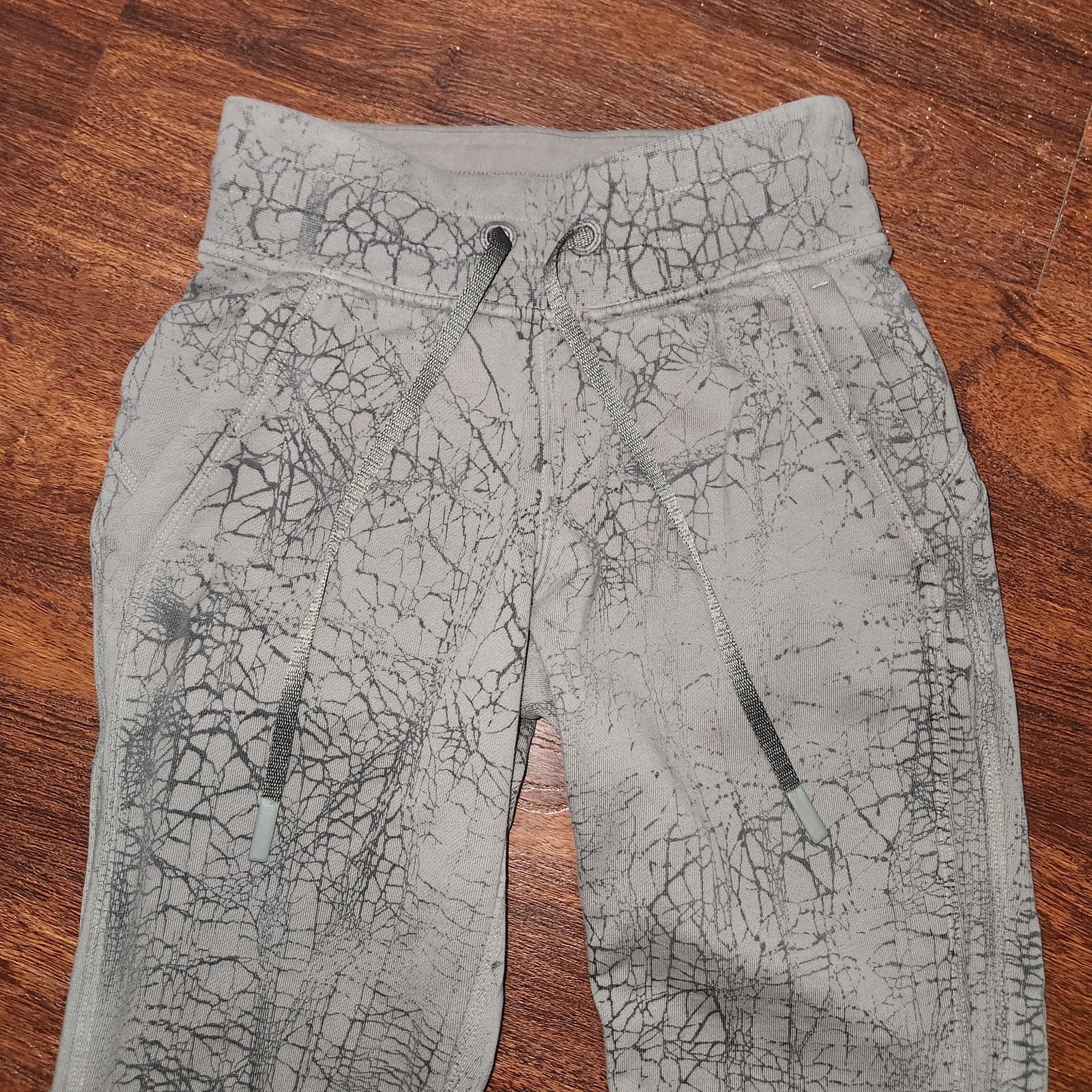 Lululemon Warm Down Jogger *7/8 Length in Thread Dye Rover Black, Size 0 - Thumbnail 8