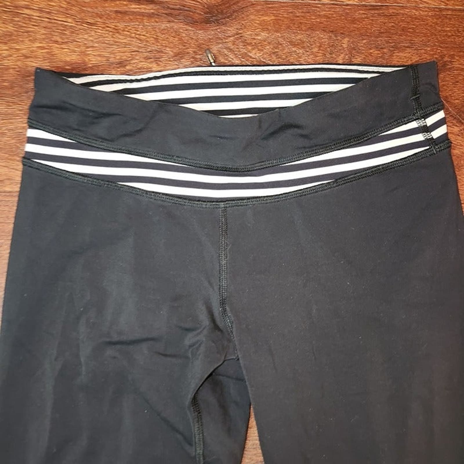 Lululemon Run Inspire Crop Mid-Rise Leggings Black/White Size 4 - Thumbnail 3