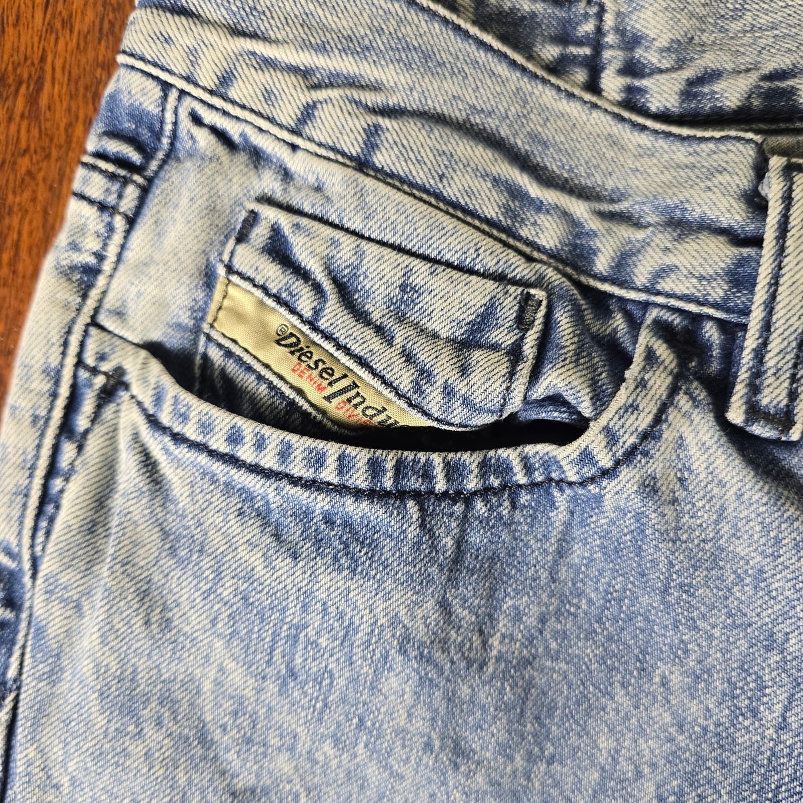 Diesel Liv Straight Leg Low-Rise Light Wash Jeans - Size 28x30 - Thumbnail 6