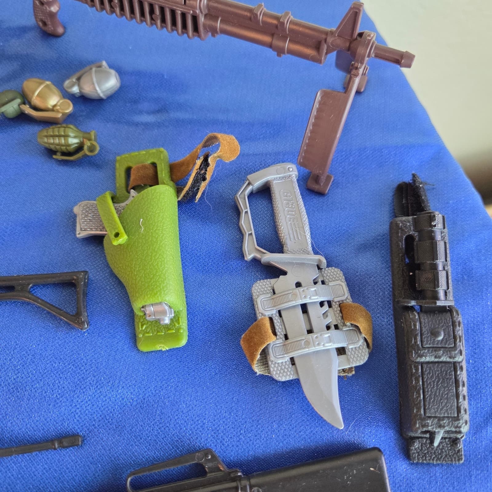 VINTAGE HUGE 50+ piece bundle 90's GI JOE weapons guns knives missile launchers - Thumbnail 9