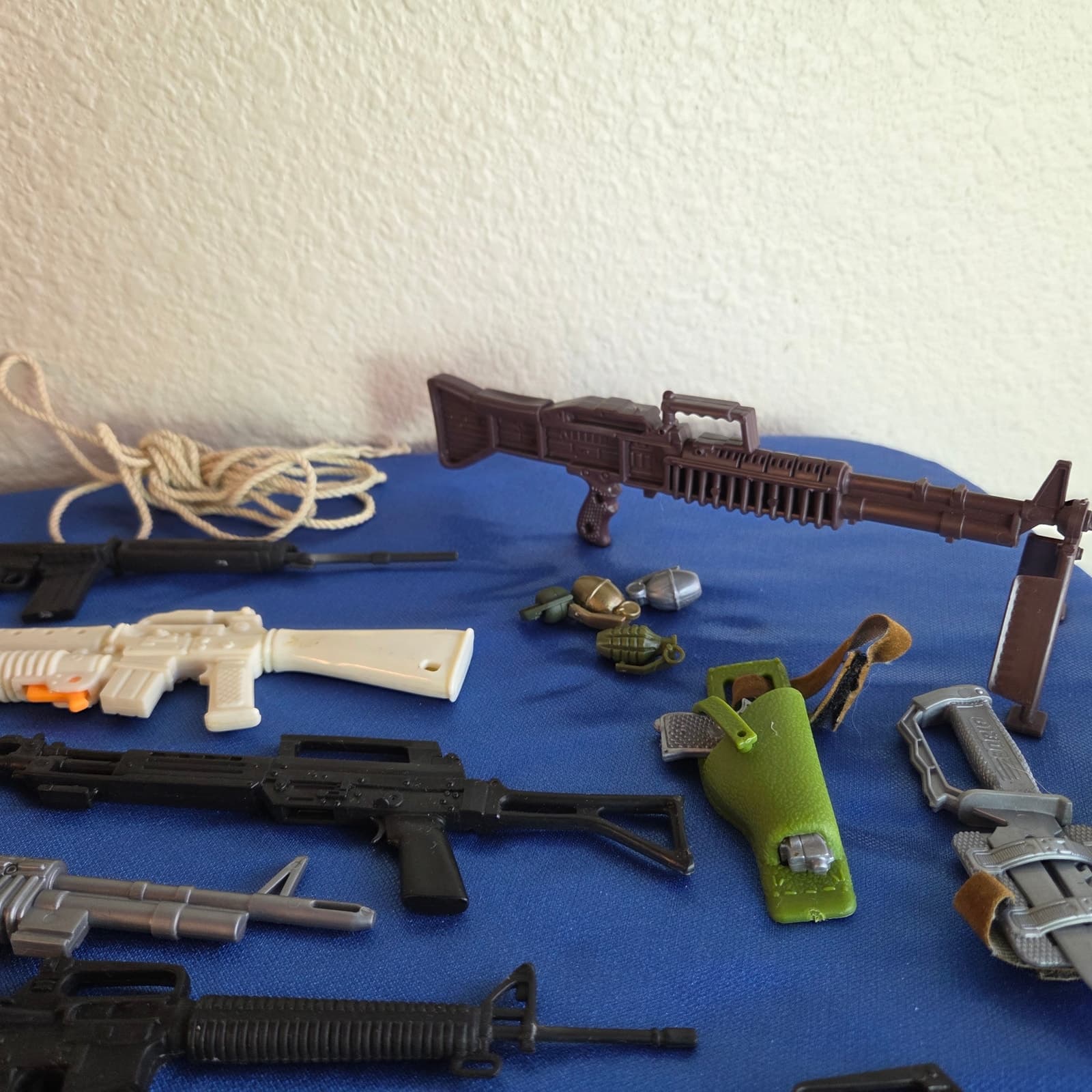 VINTAGE HUGE 50+ piece bundle 90's GI JOE weapons guns knives missile launchers - Thumbnail 6