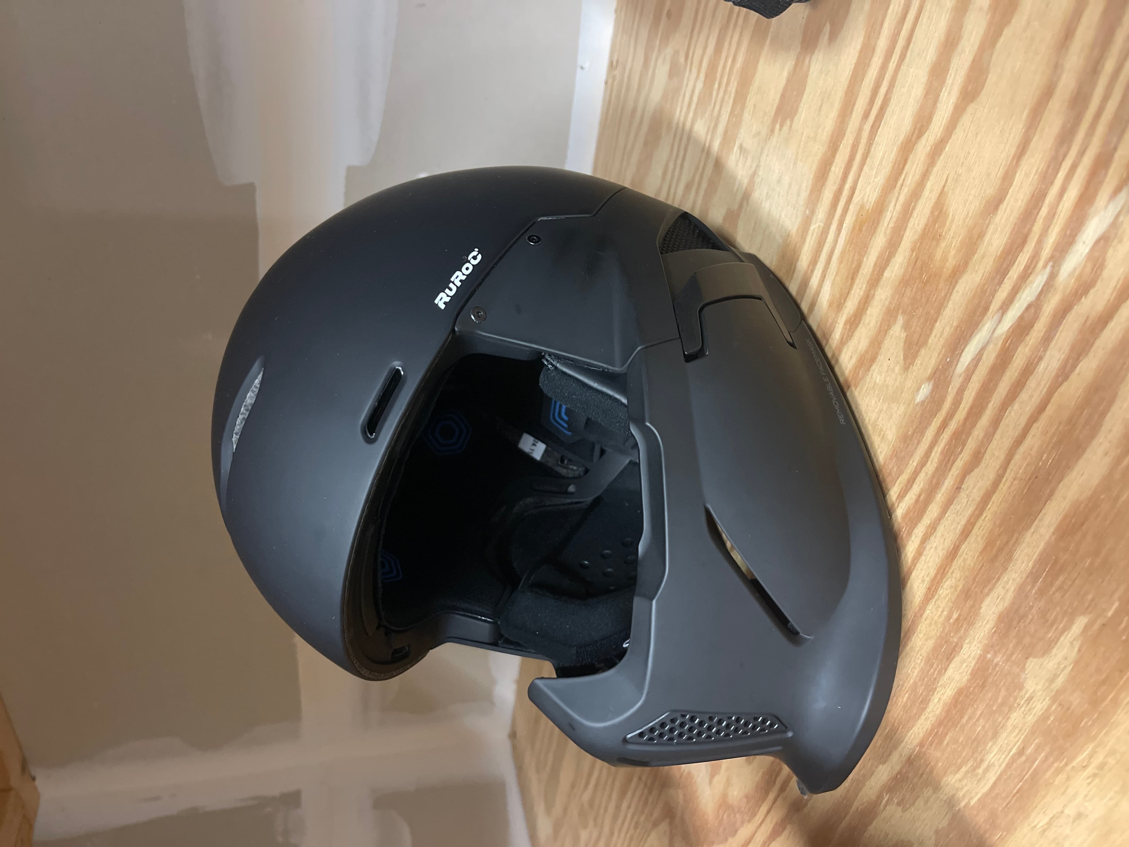 Ruroc RG2 Core snow helmet - Image 1