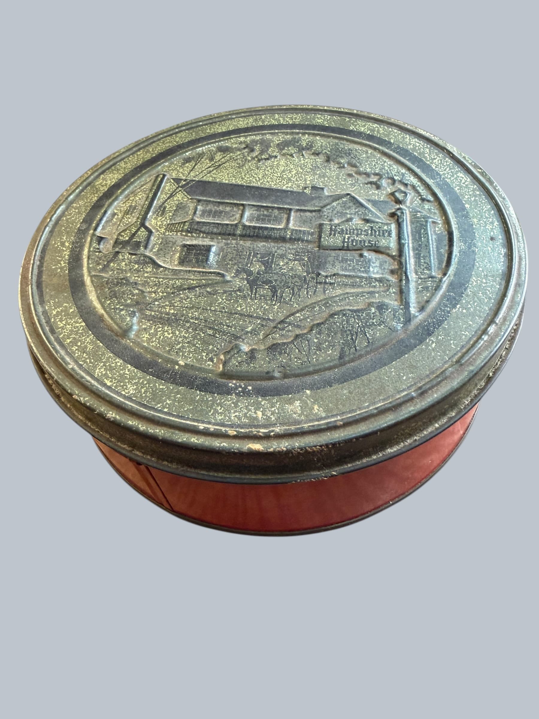 Vintage 1940s Hampshire House Hotel Fruitcake Tin Olive Can Chicago Embossed Red - Image 1