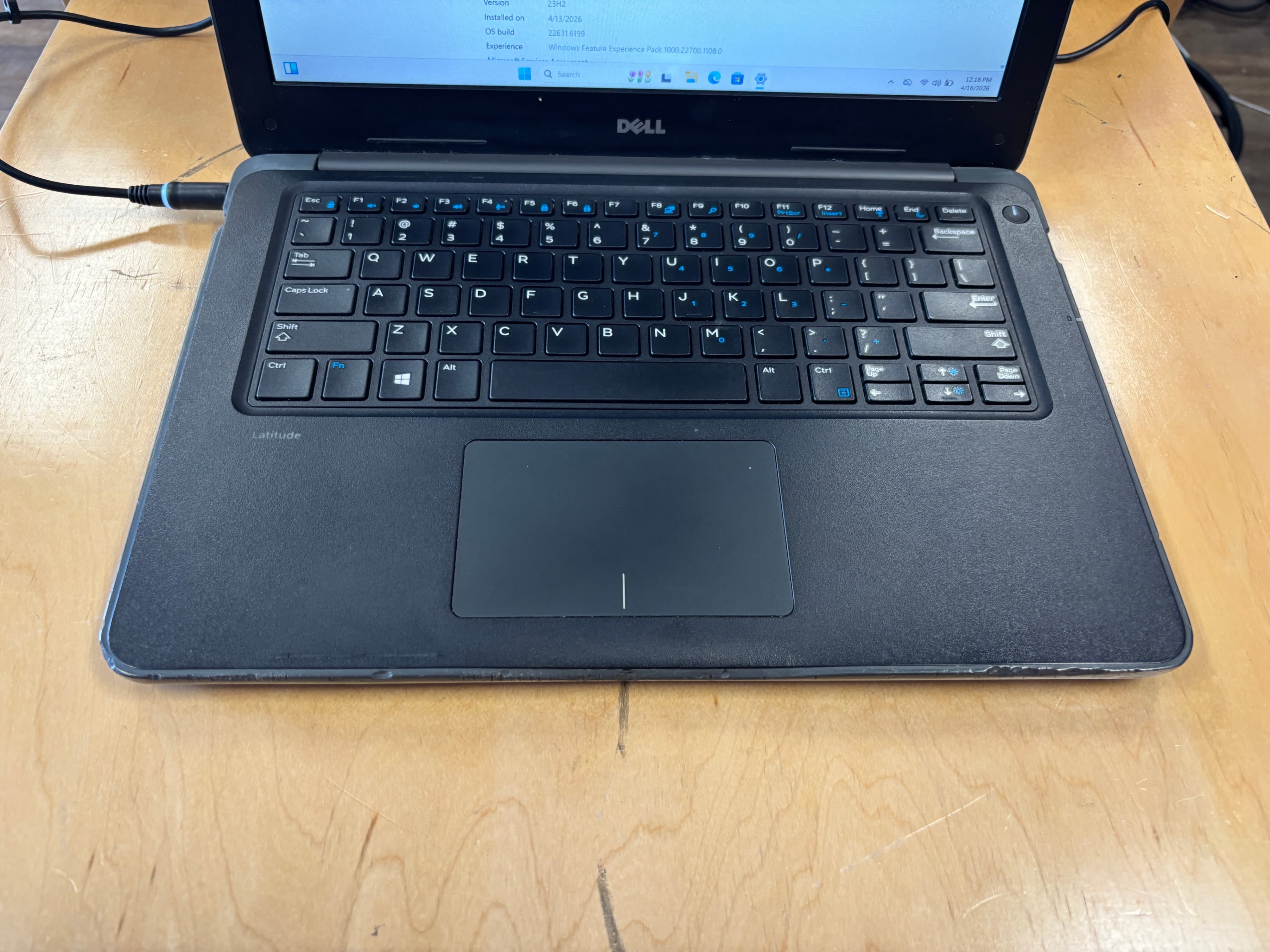 Dell Latitude 3380 - Thumbnail 3