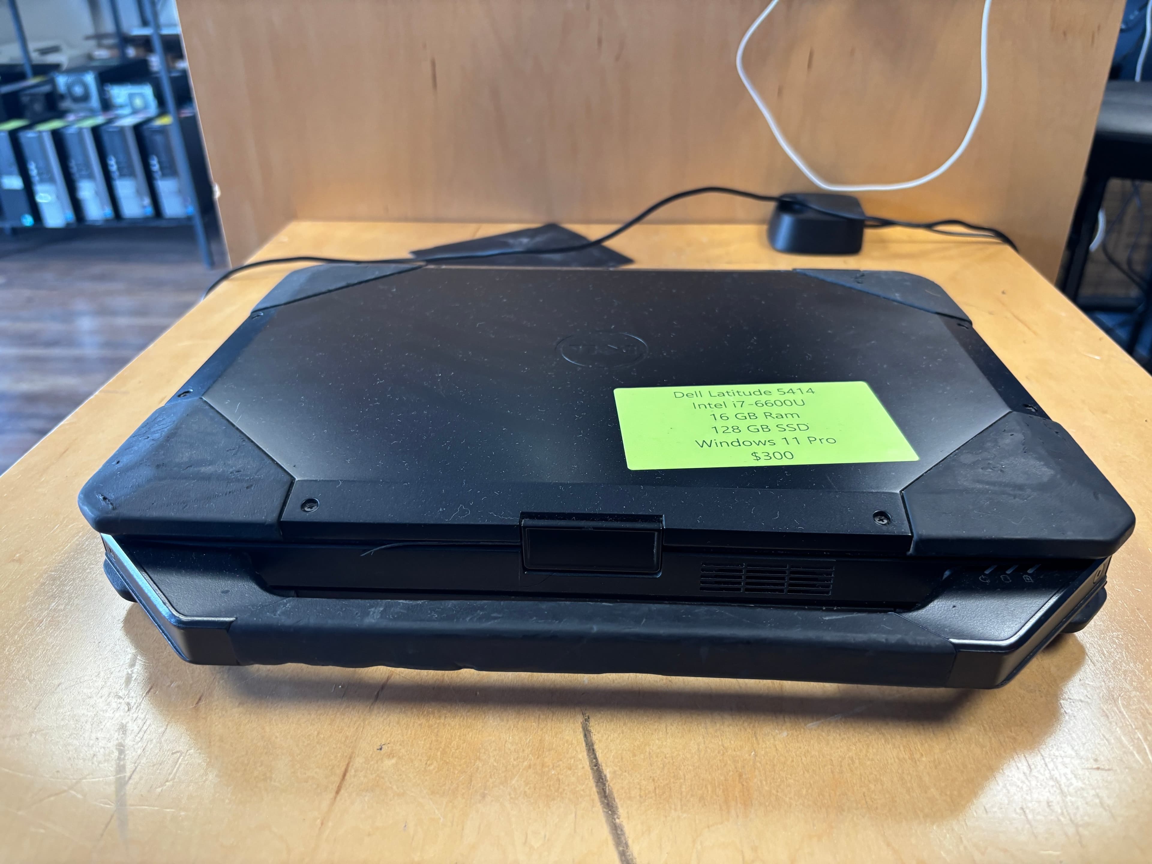 Dell Latitude 5414 - Thumbnail 2